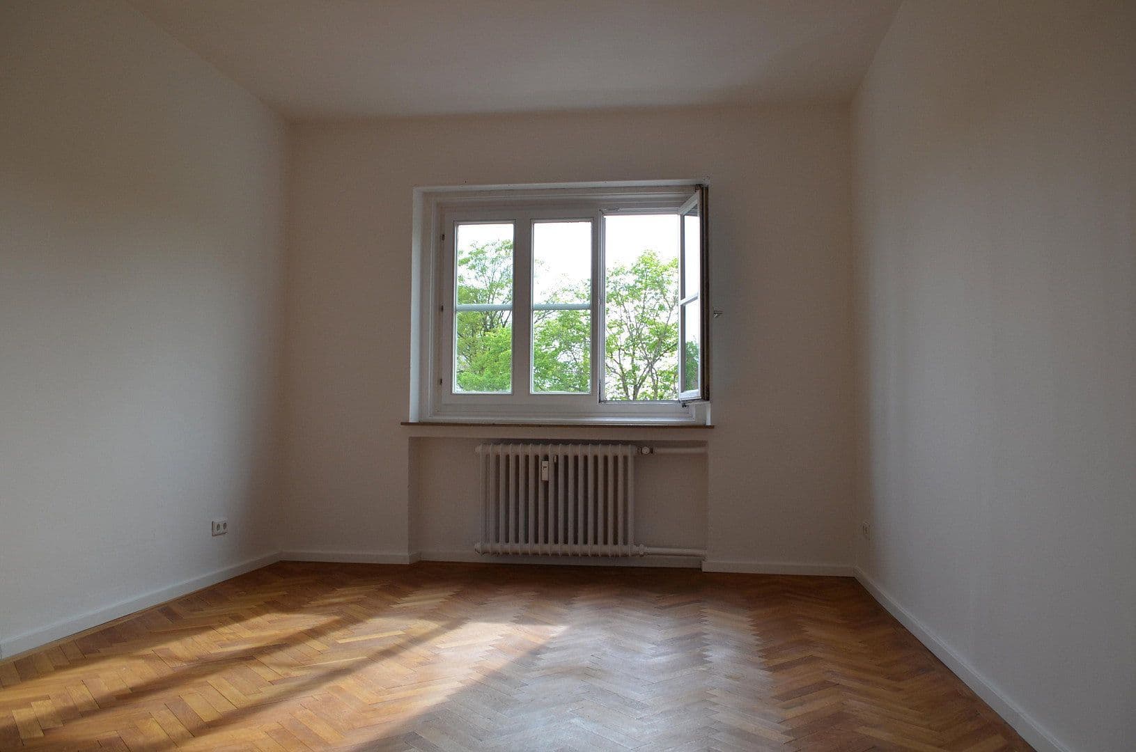 Prenájom bytu 3-izbový 101 m², Allersberger Straße 165, Nürnberg, Bavorsko Prenájom bytu 3-izbový 101 m², Allersberger Straße 165, Nürnberg, Bavorsko
