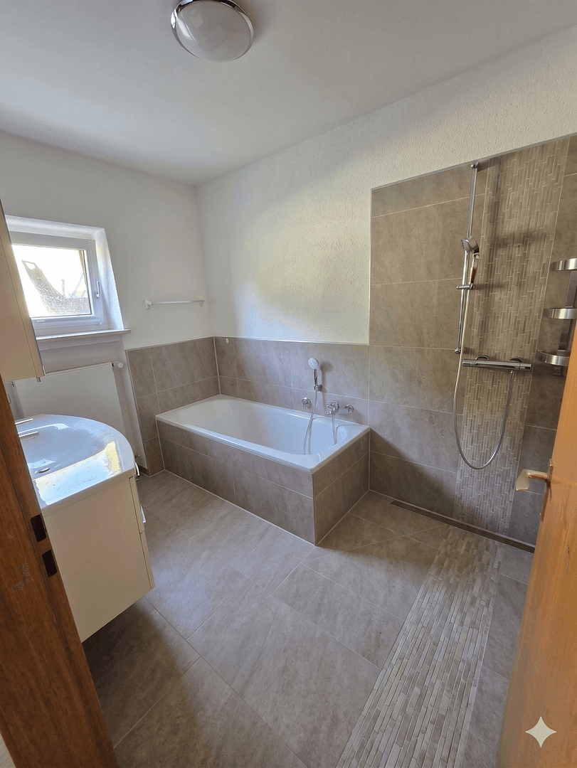 Predaj domu 318 m², pozemek 1.623 m², Neukirchen bei Sulzbach-Rosenberg, Bavorsko Predaj domu 318 m², pozemek 1.623 m², Neukirchen bei Sulzbach-Rosenberg, Bavorsko