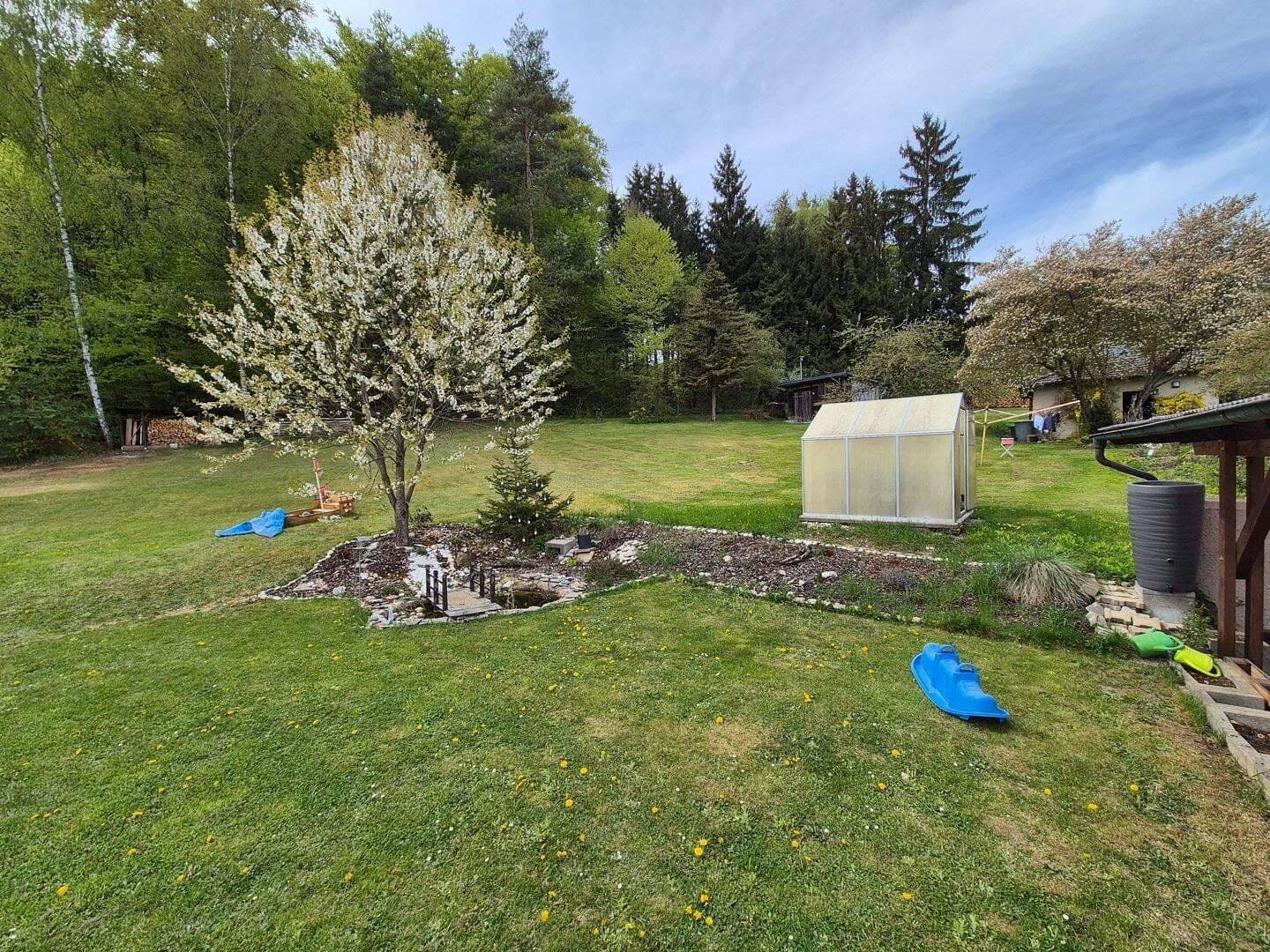 Predaj domu 318 m², pozemek 1.623 m², Neukirchen bei Sulzbach-Rosenberg, Bavorsko Predaj domu 318 m², pozemek 1.623 m², Neukirchen bei Sulzbach-Rosenberg, Bavorsko