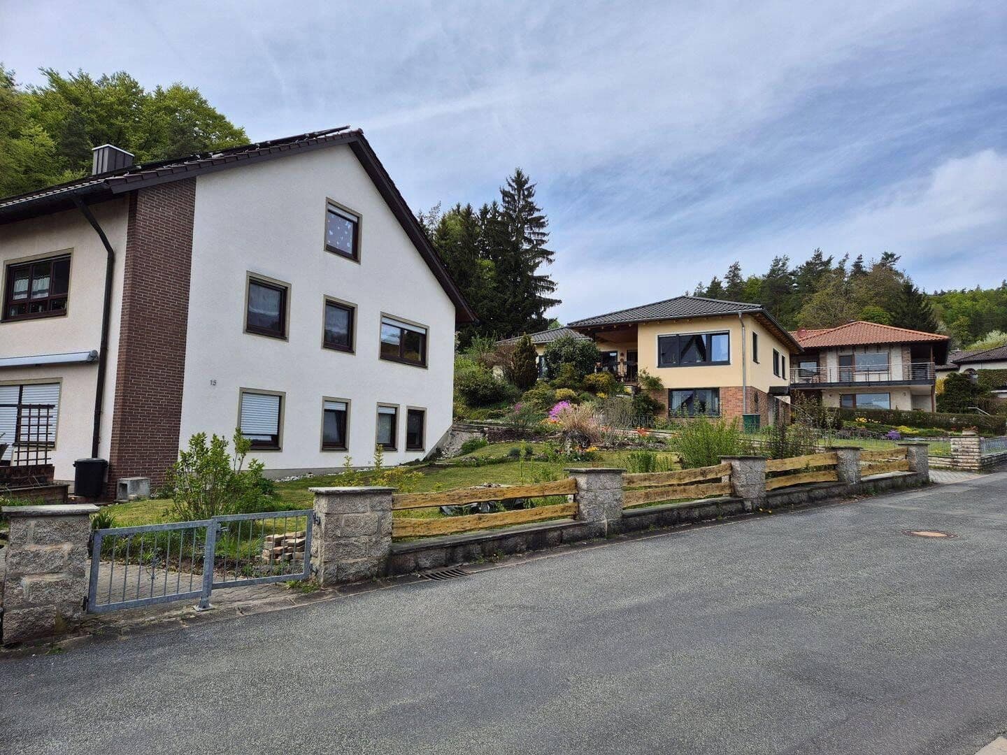 Predaj domu 318 m², pozemek 1.623 m², Neukirchen bei Sulzbach-Rosenberg, Bavorsko Predaj domu 318 m², pozemek 1.623 m², Neukirchen bei Sulzbach-Rosenberg, Bavorsko