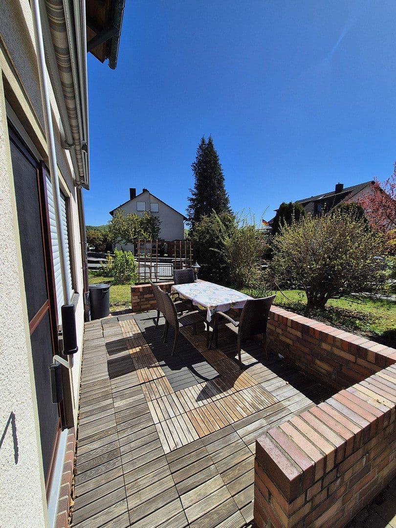 Predaj domu 318 m², pozemek 1.623 m², Neukirchen bei Sulzbach-Rosenberg, Bavorsko Predaj domu 318 m², pozemek 1.623 m², Neukirchen bei Sulzbach-Rosenberg, Bavorsko
