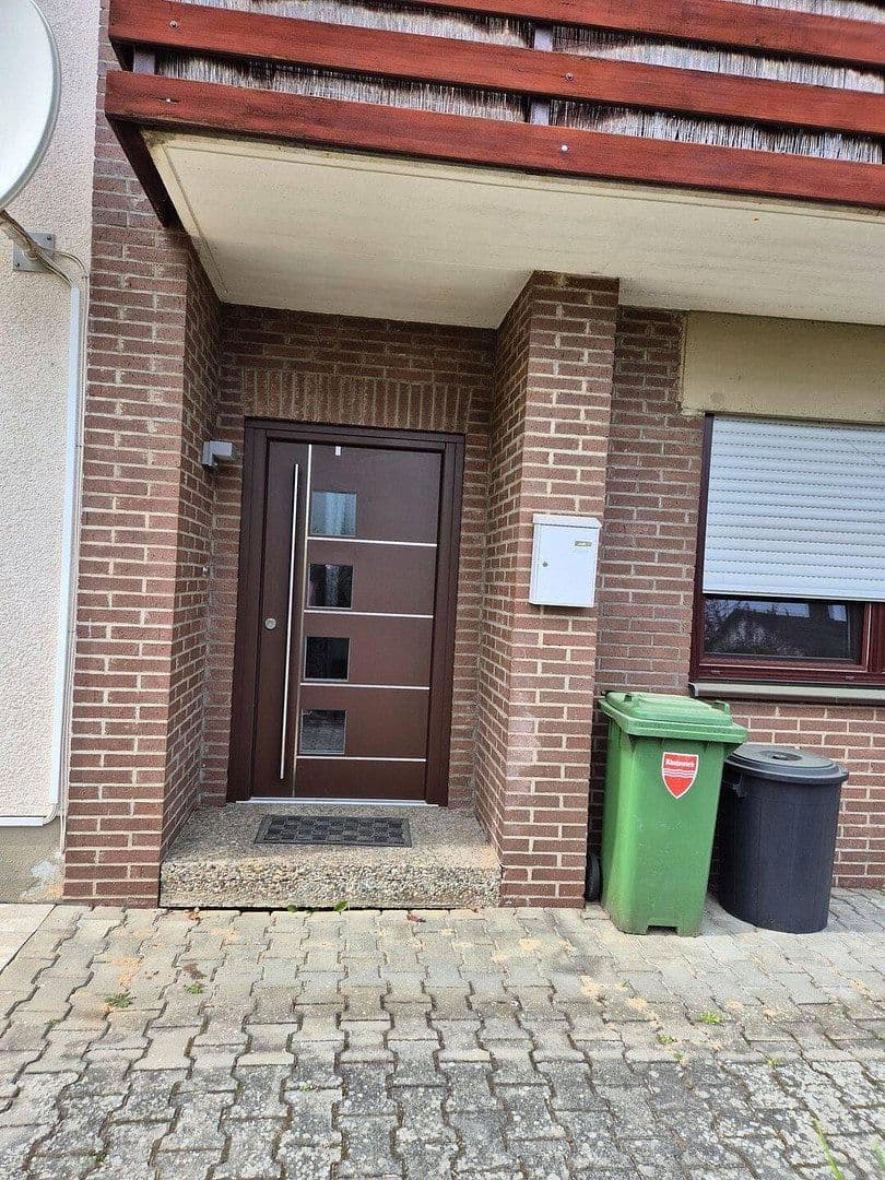 Predaj domu 318 m², pozemek 1.623 m², Neukirchen bei Sulzbach-Rosenberg, Bavorsko Predaj domu 318 m², pozemek 1.623 m², Neukirchen bei Sulzbach-Rosenberg, Bavorsko
