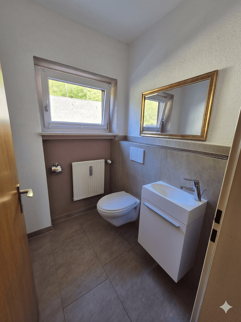 Predaj domu 318 m², pozemek 1.623 m², Neukirchen bei Sulzbach-Rosenberg, Bavorsko Predaj domu 318 m², pozemek 1.623 m², Neukirchen bei Sulzbach-Rosenberg, Bavorsko
