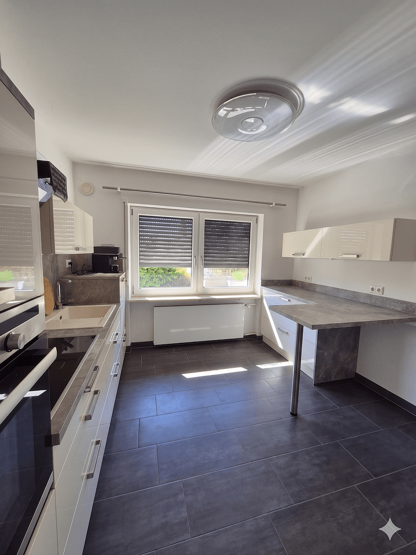 Predaj domu 318 m², pozemek 1.623 m², Neukirchen bei Sulzbach-Rosenberg, Bavorsko Predaj domu 318 m², pozemek 1.623 m², Neukirchen bei Sulzbach-Rosenberg, Bavorsko