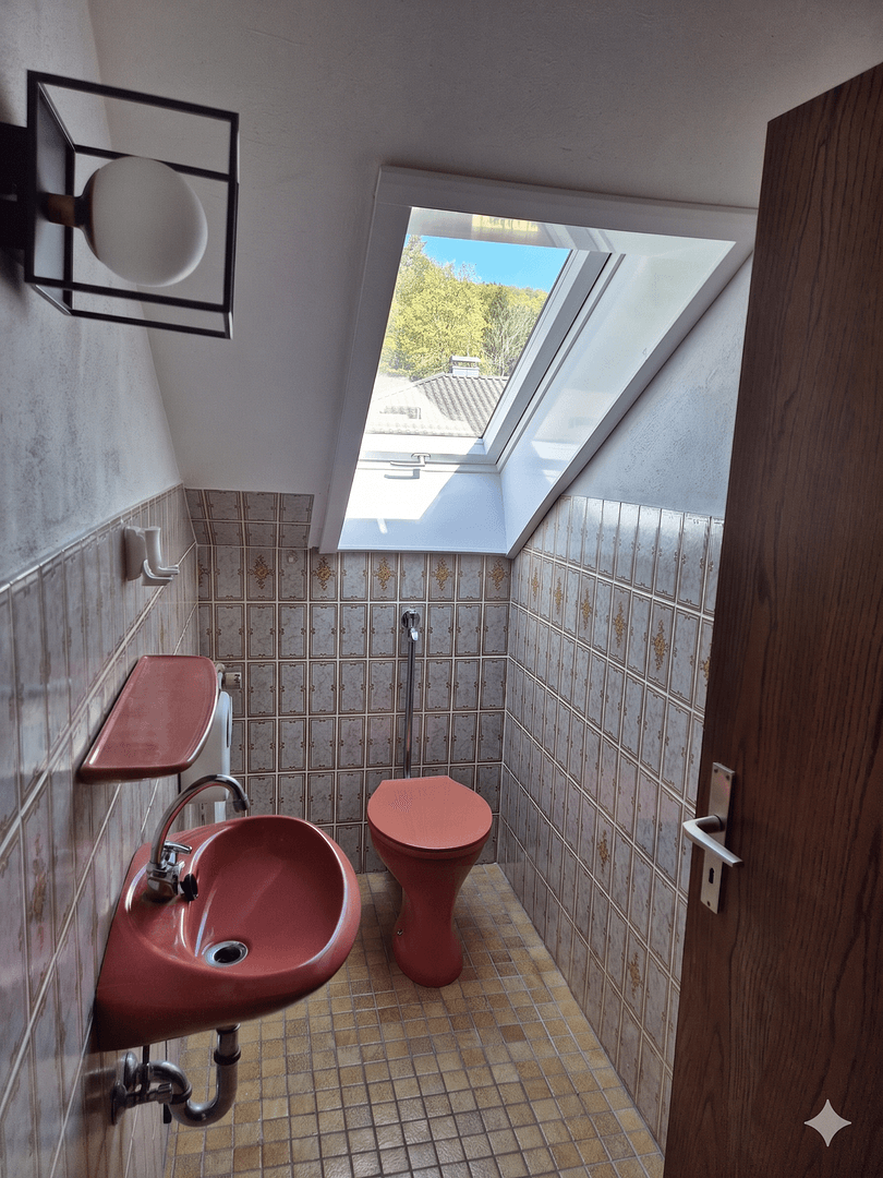 Predaj domu 318 m², pozemek 1.623 m², Neukirchen bei Sulzbach-Rosenberg, Bavorsko Predaj domu 318 m², pozemek 1.623 m², Neukirchen bei Sulzbach-Rosenberg, Bavorsko