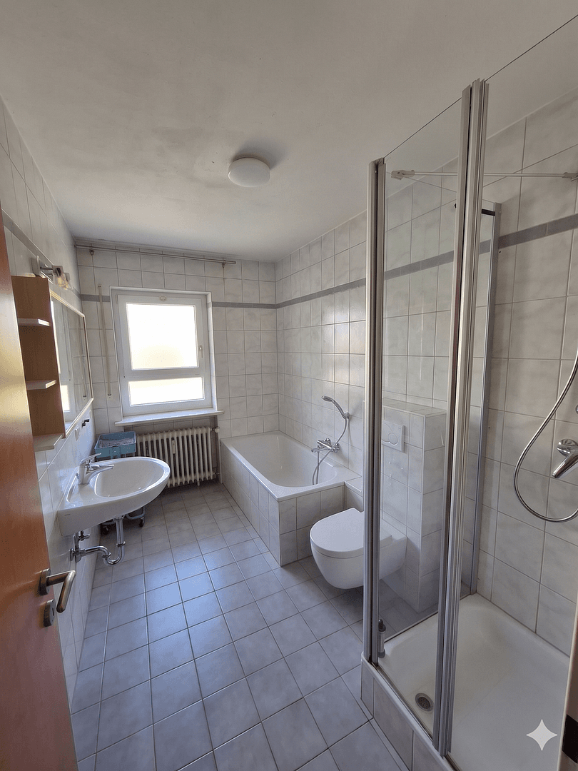 Predaj domu 318 m², pozemek 1.623 m², Neukirchen bei Sulzbach-Rosenberg, Bavorsko Predaj domu 318 m², pozemek 1.623 m², Neukirchen bei Sulzbach-Rosenberg, Bavorsko