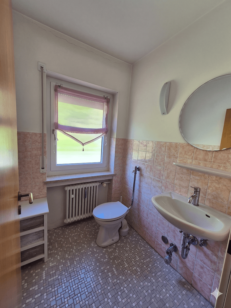 Predaj domu 318 m², pozemek 1.623 m², Neukirchen bei Sulzbach-Rosenberg, Bavorsko Predaj domu 318 m², pozemek 1.623 m², Neukirchen bei Sulzbach-Rosenberg, Bavorsko