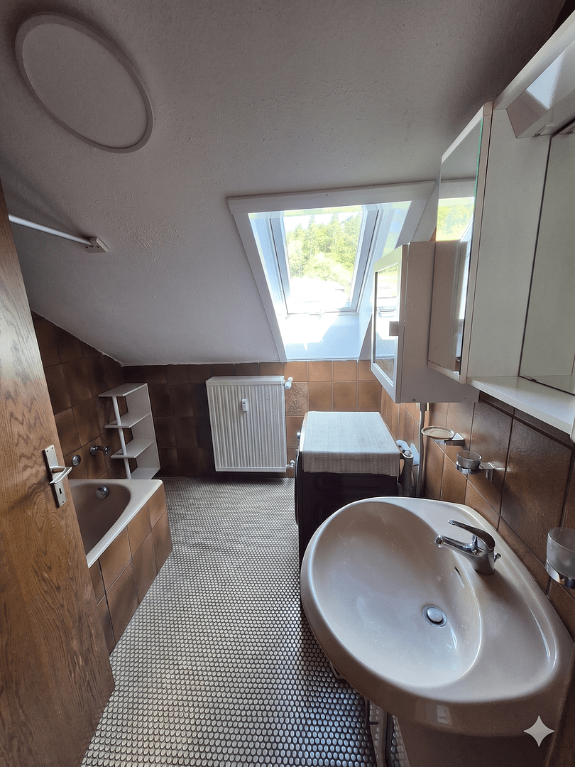 Predaj domu 318 m², pozemek 1.623 m², Neukirchen bei Sulzbach-Rosenberg, Bavorsko Predaj domu 318 m², pozemek 1.623 m², Neukirchen bei Sulzbach-Rosenberg, Bavorsko