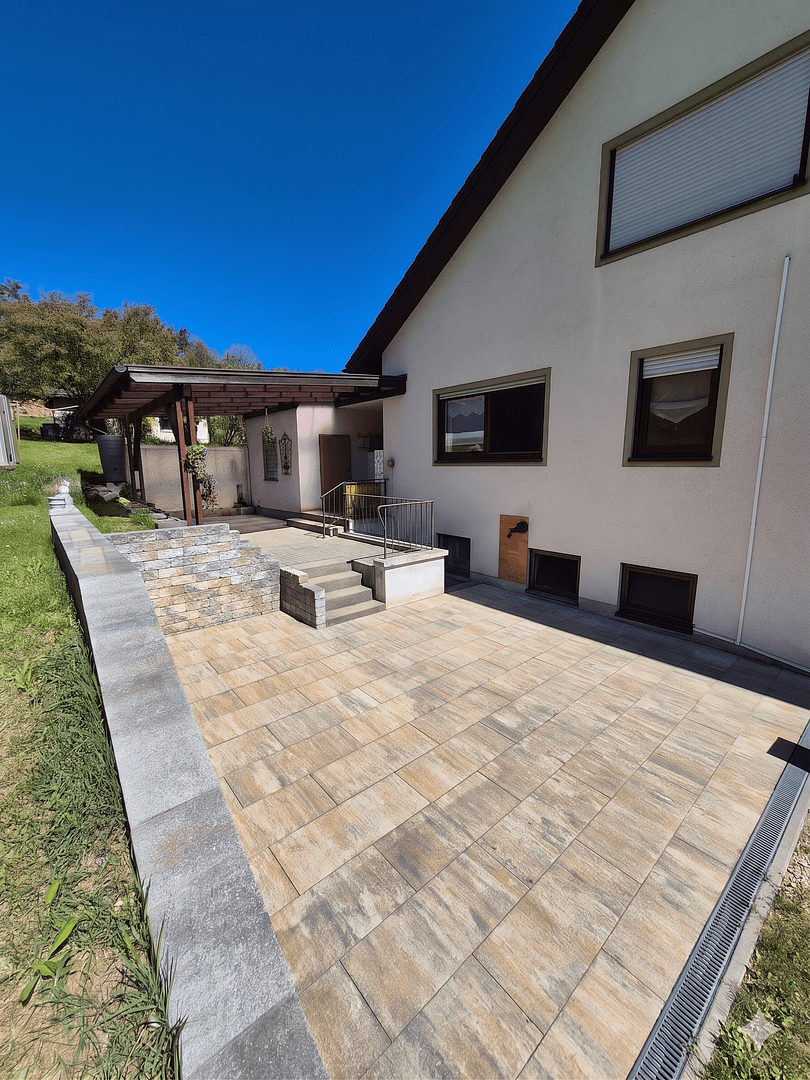 Predaj domu 318 m², pozemek 1.623 m², Neukirchen bei Sulzbach-Rosenberg, Bavorsko Predaj domu 318 m², pozemek 1.623 m², Neukirchen bei Sulzbach-Rosenberg, Bavorsko