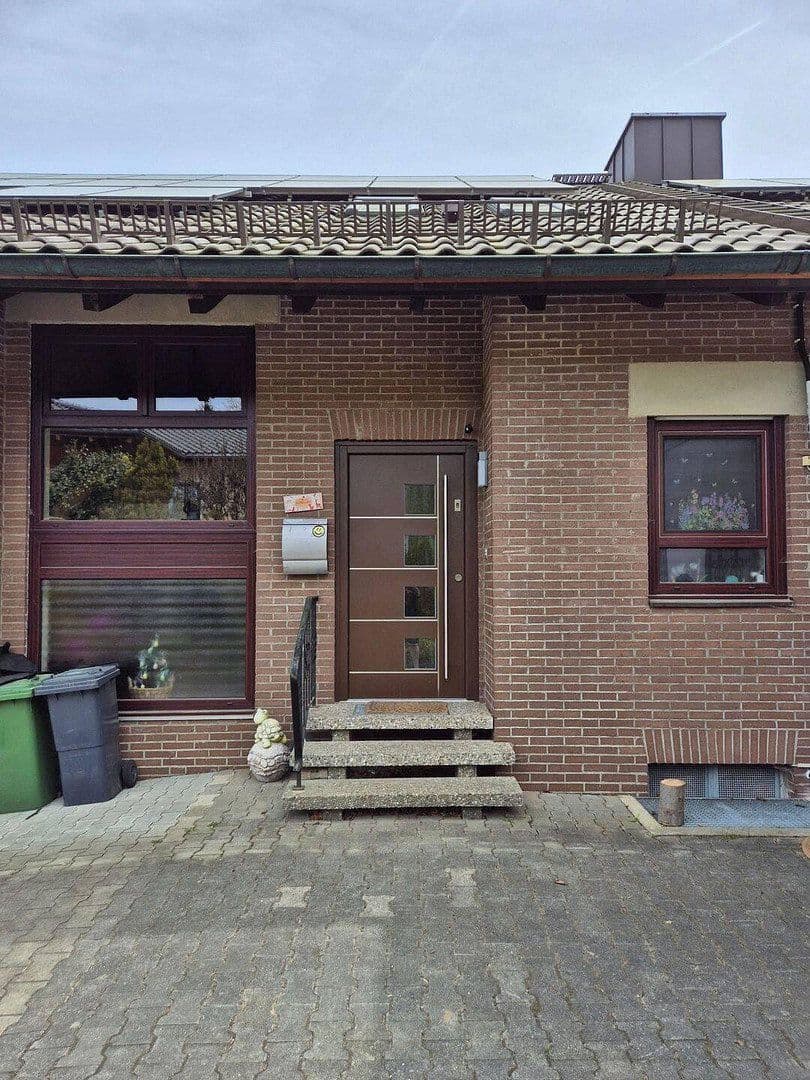 Predaj domu 318 m², pozemek 1.623 m², Neukirchen bei Sulzbach-Rosenberg, Bavorsko Predaj domu 318 m², pozemek 1.623 m², Neukirchen bei Sulzbach-Rosenberg, Bavorsko