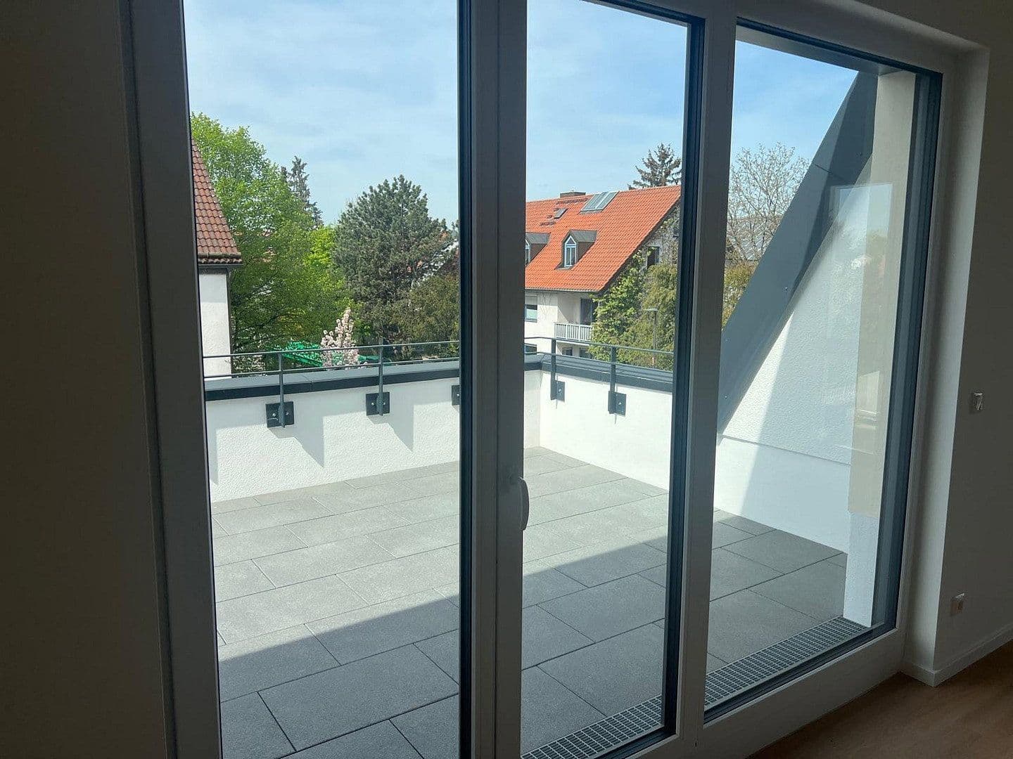 Prenájom bytu 3-izbový 94 m², Dorfstraße 11b, Germering, Bavorsko Prenájom bytu 3-izbový 94 m², Dorfstraße 11b, Germering, Bavorsko