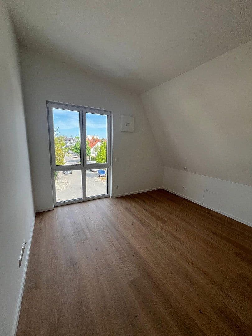 Prenájom bytu 3-izbový 94 m², Dorfstraße 11b, Germering, Bavorsko Prenájom bytu 3-izbový 94 m², Dorfstraße 11b, Germering, Bavorsko