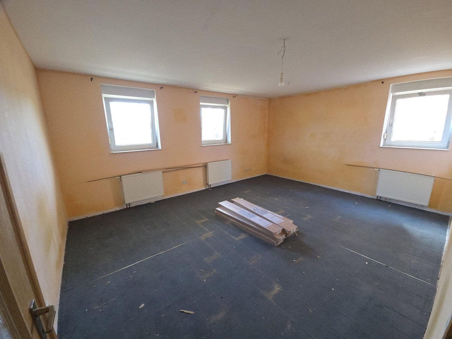 Prenájom bytu 3-izbový 65 m², Edesheim, Porýnie-Falcko Prenájom bytu 3-izbový 65 m², Edesheim, Porýnie-Falcko