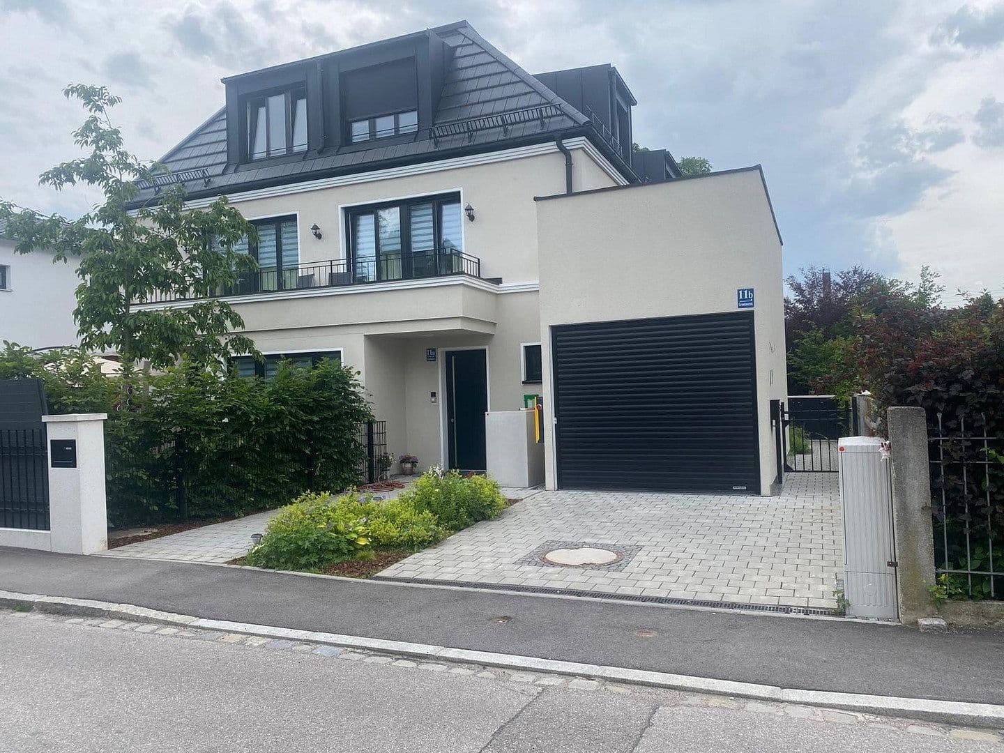 Predaj domu 165 m², pozemek 175 m², München, Bavorsko Predaj domu 165 m², pozemek 175 m², München, Bavorsko