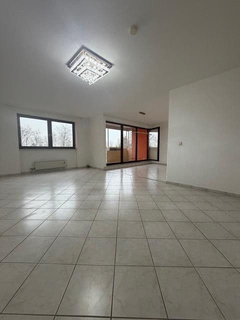 Prenájom bytu 4-izbový 110 m², Wiesbaden, Hesensko Prenájom bytu 4-izbový 110 m², Wiesbaden, Hesensko