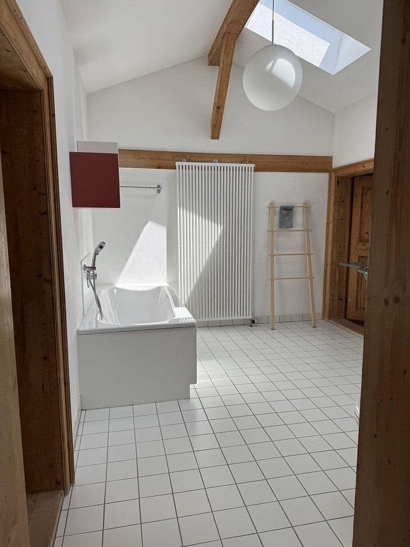 Prenájom domu 200 m², pozemek 250 m², St Bartholomäus-Weg 2, Holzkirchen, Bavorsko Prenájom domu 200 m², pozemek 250 m², St Bartholomäus-Weg 2, Holzkirchen, Bavorsko