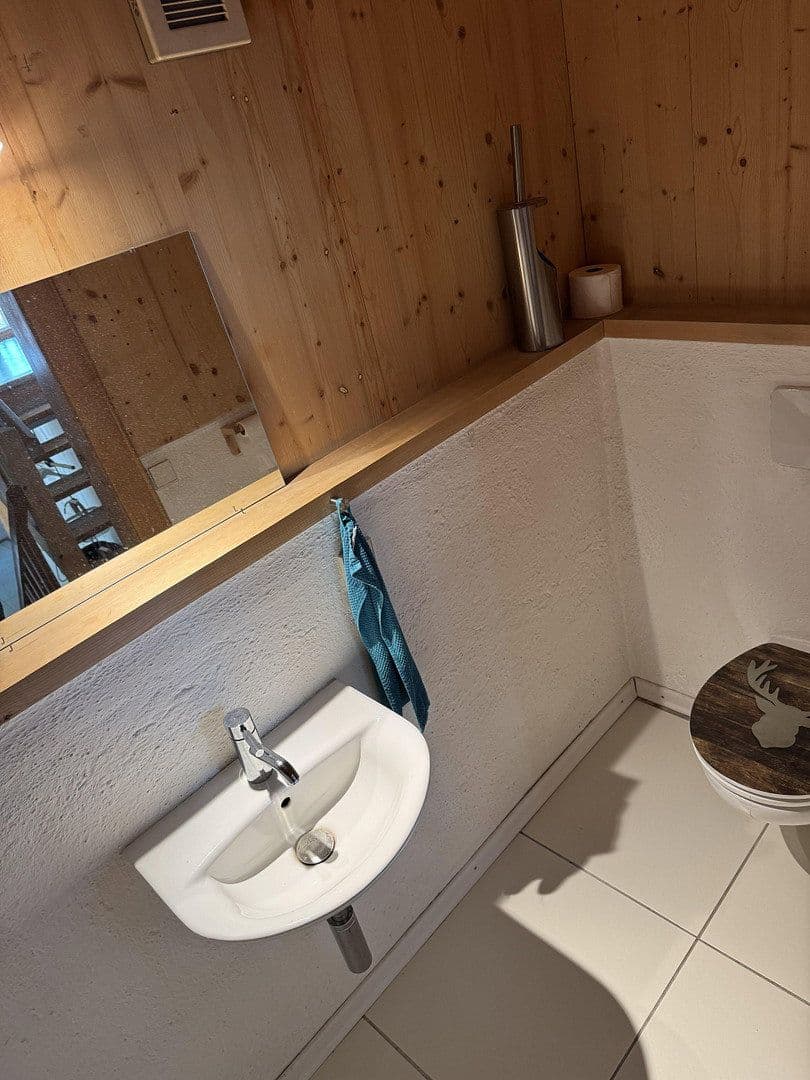 Prenájom domu 200 m², pozemek 250 m², St Bartholomäus-Weg 2, Holzkirchen, Bavorsko Prenájom domu 200 m², pozemek 250 m², St Bartholomäus-Weg 2, Holzkirchen, Bavorsko