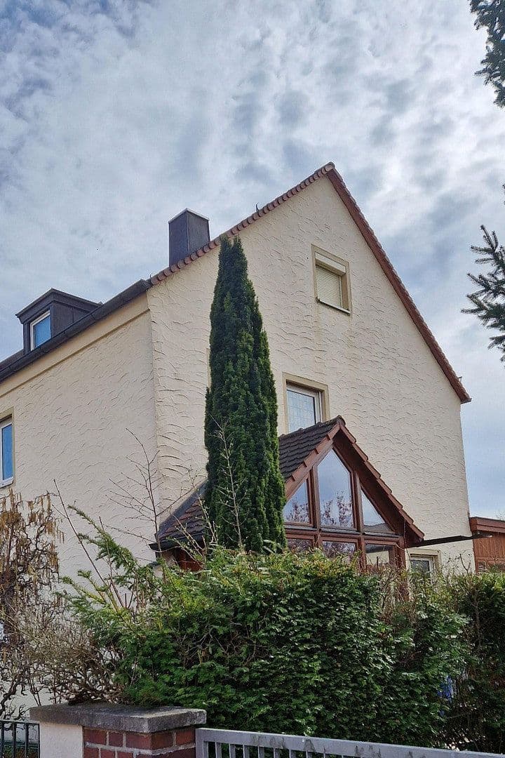 Predaj domu 146 m², pozemek 439 m², Valznerweiherstraße 36, Nürnberg, Bavorsko Predaj domu 146 m², pozemek 439 m², Valznerweiherstraße 36, Nürnberg, Bavorsko