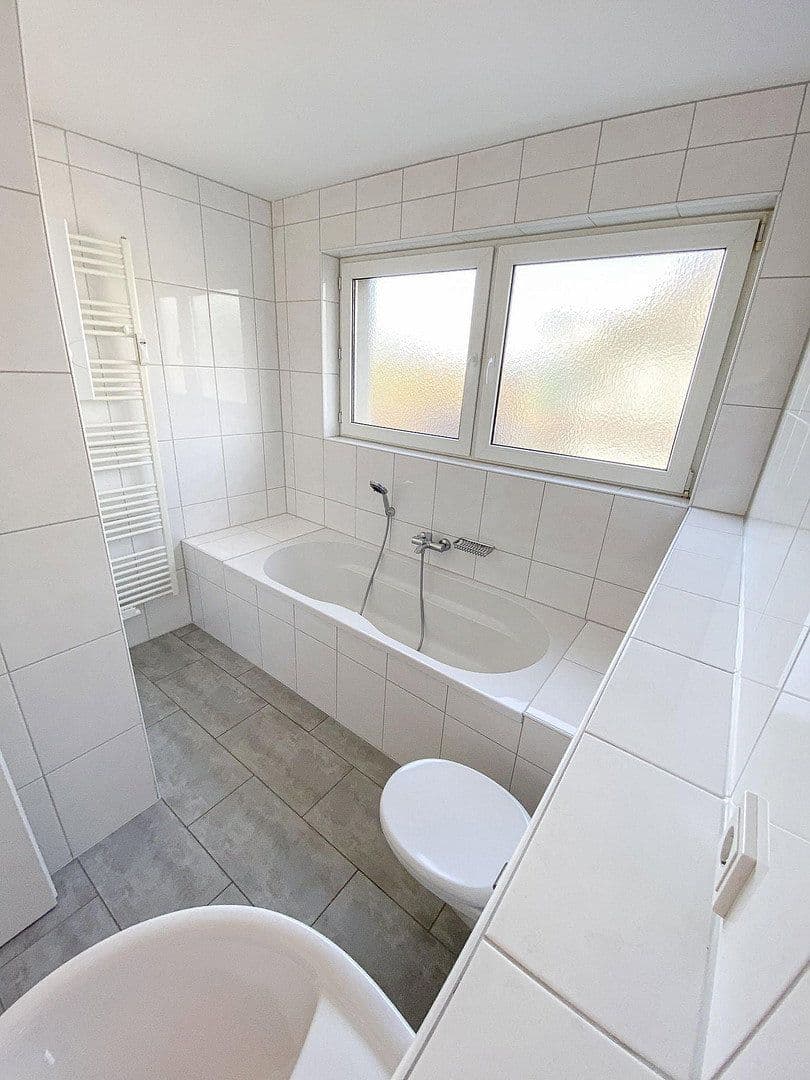 Prenájom bytu 4-izbový 93 m², Castrop-Rauxel, Severné Porýnie - Westfálsko Prenájom bytu 4-izbový 93 m², Castrop-Rauxel, Severné Porýnie - Westfálsko