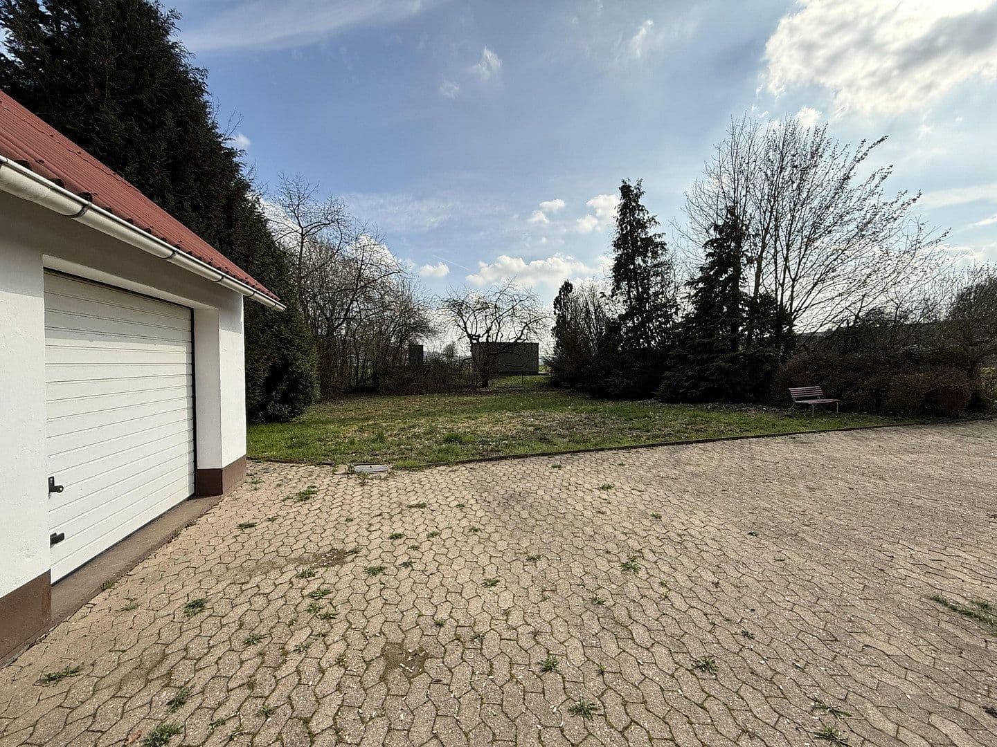 Predaj domu 200 m², pozemek 1.542 m², Einbeck, Dolné Sasko Predaj domu 200 m², pozemek 1.542 m², Einbeck, Dolné Sasko