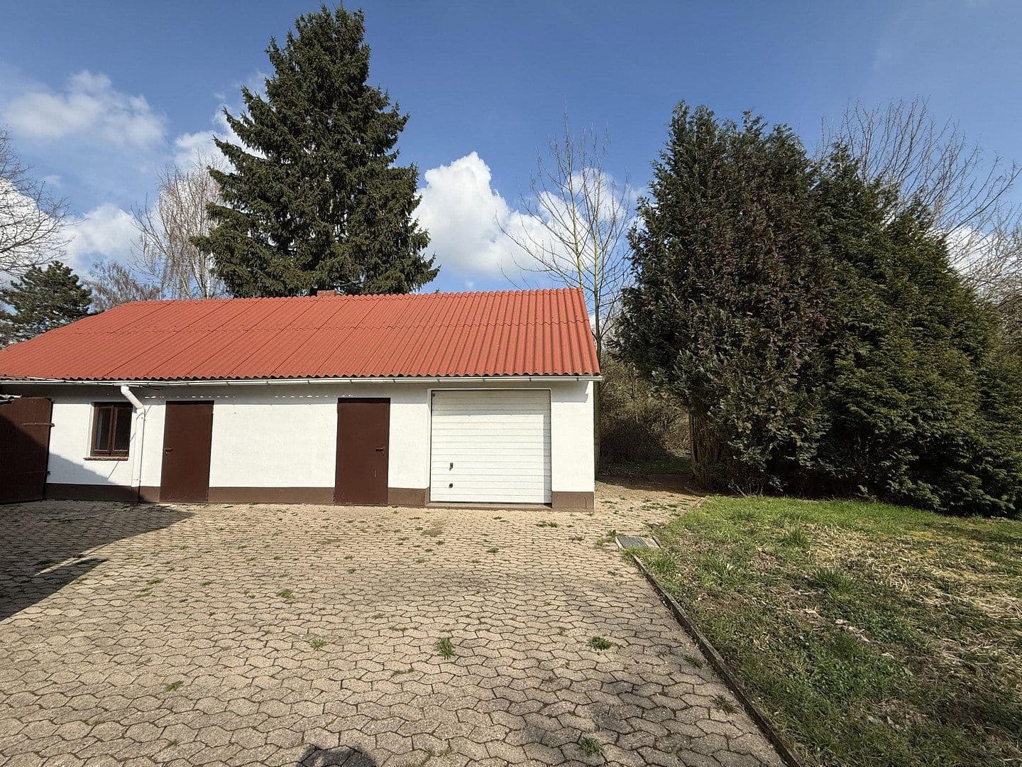 Predaj domu 200 m², pozemek 1.542 m², Einbeck, Dolné Sasko Predaj domu 200 m², pozemek 1.542 m², Einbeck, Dolné Sasko