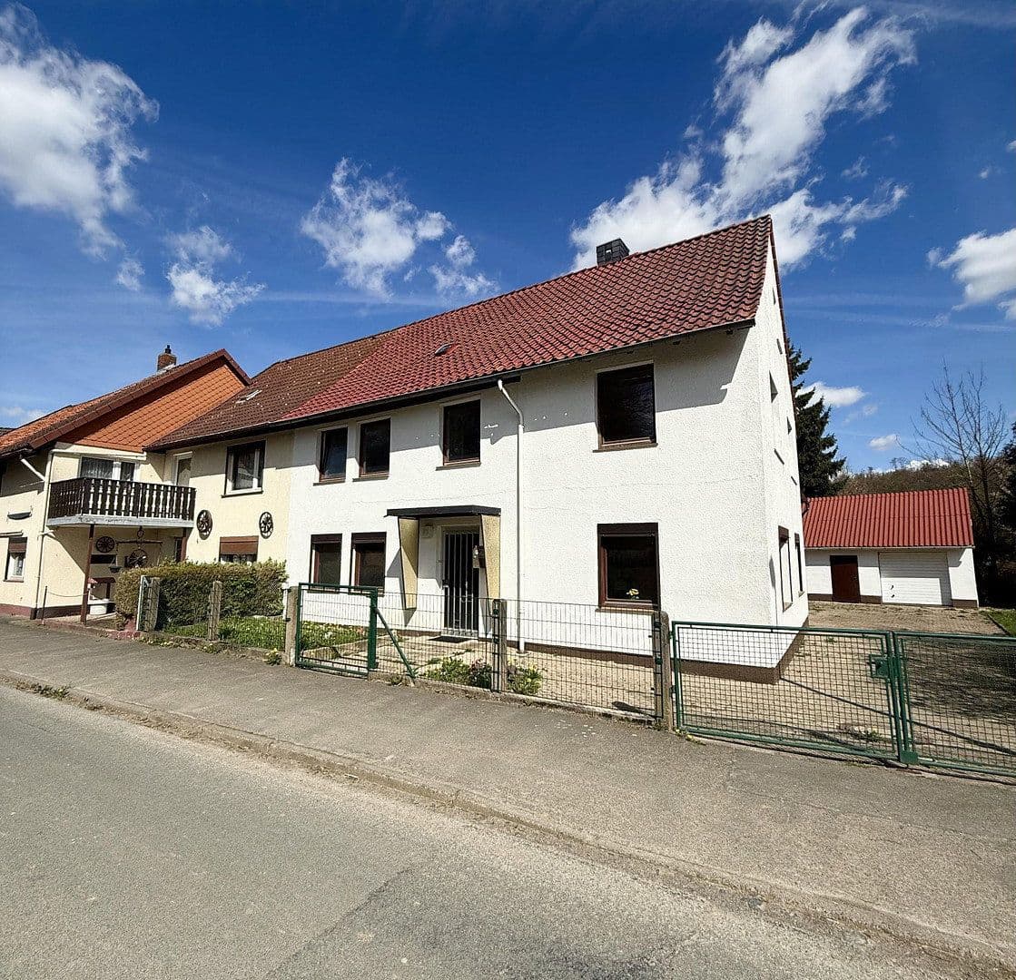 Predaj domu 200 m², pozemek 1.542 m², Einbeck, Dolné Sasko Predaj domu 200 m², pozemek 1.542 m², Einbeck, Dolné Sasko