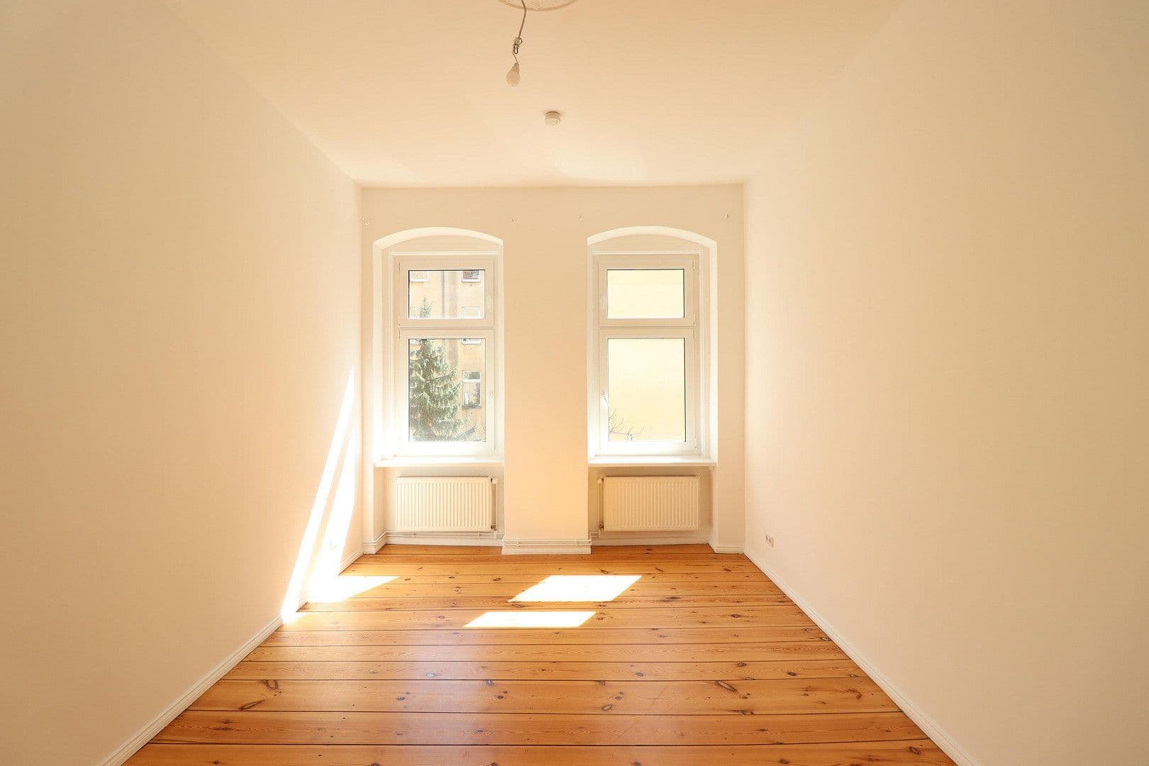 Prenájom bytu 2-izbový 76 m², Antwerpener Str. 00, Berlin, Berlín Prenájom bytu 2-izbový 76 m², Antwerpener Str. 00, Berlin, Berlín