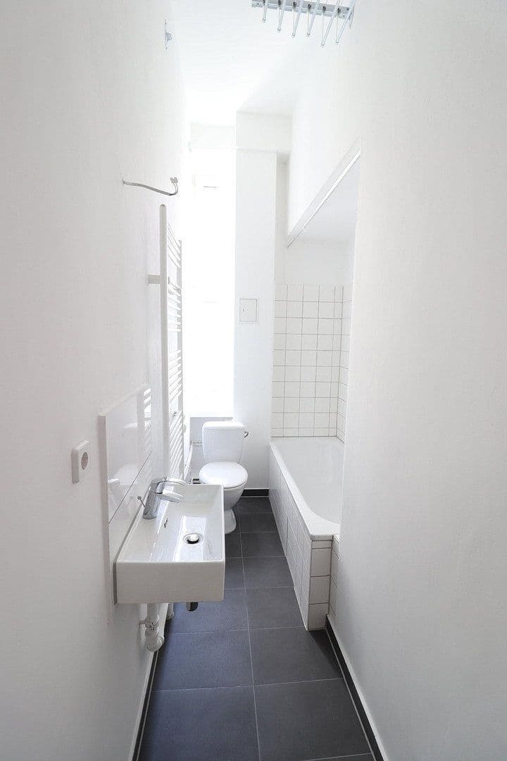 Prenájom bytu 2-izbový 76 m², Antwerpener Str. 00, Berlin, Berlín Prenájom bytu 2-izbový 76 m², Antwerpener Str. 00, Berlin, Berlín