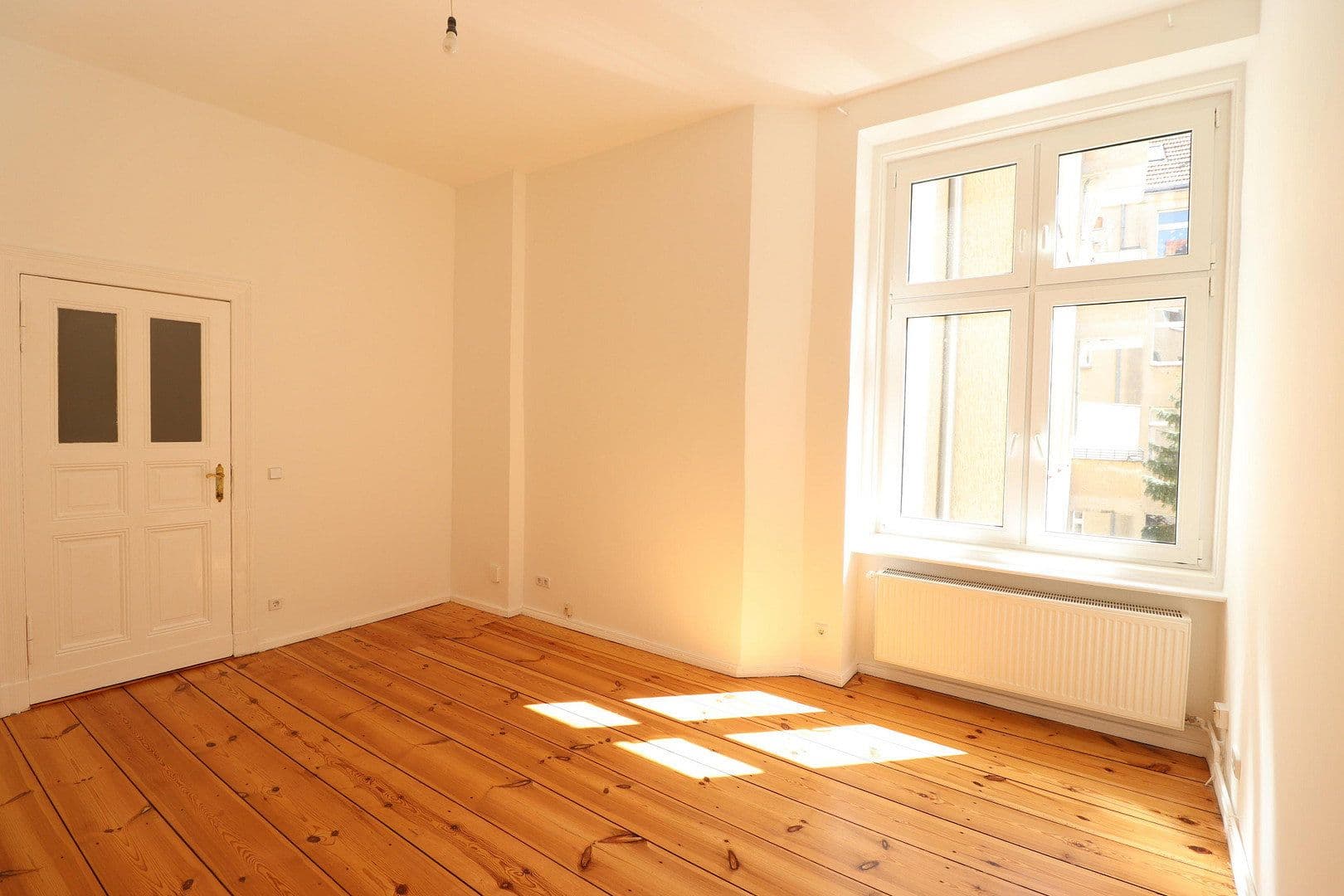Prenájom bytu 2-izbový 76 m², Antwerpener Str. 00, Berlin, Berlín Prenájom bytu 2-izbový 76 m², Antwerpener Str. 00, Berlin, Berlín
