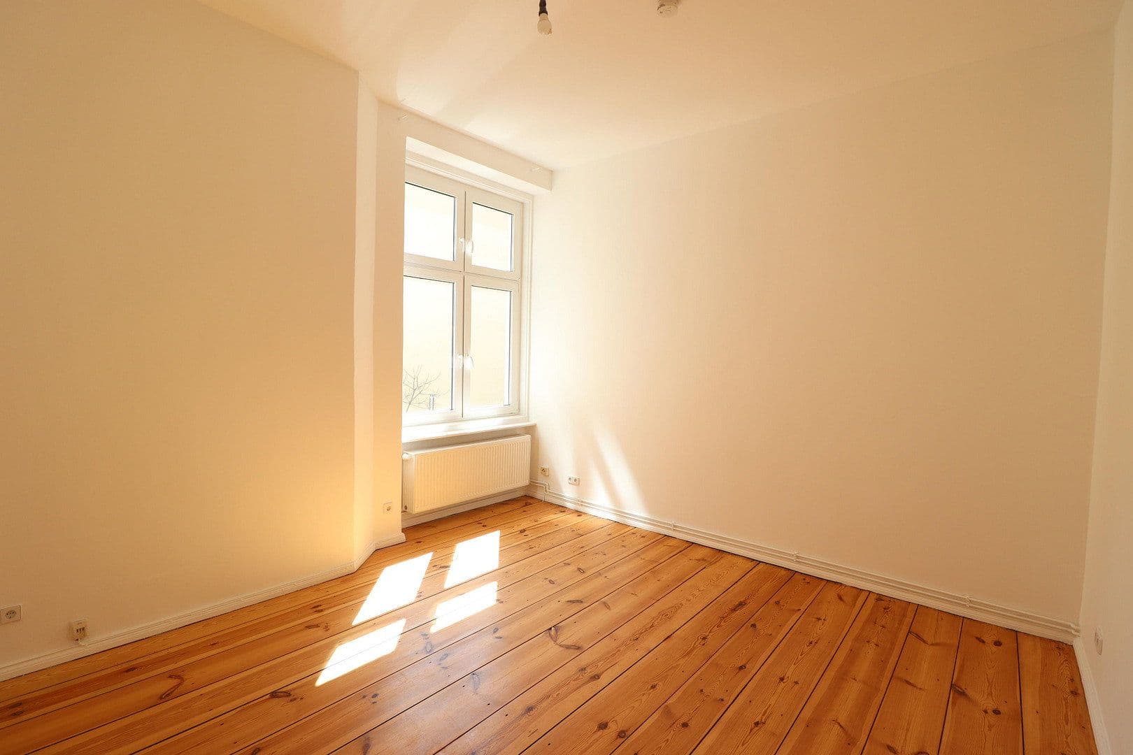 Prenájom bytu 2-izbový 76 m², Antwerpener Str. 00, Berlin, Berlín Prenájom bytu 2-izbový 76 m², Antwerpener Str. 00, Berlin, Berlín
