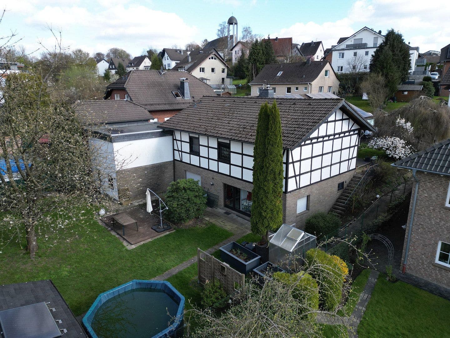 Predaj domu 204 m², pozemek 875 m², Lindlar, Severné Porýnie - Westfálsko Predaj domu 204 m², pozemek 875 m², Lindlar, Severné Porýnie - Westfálsko