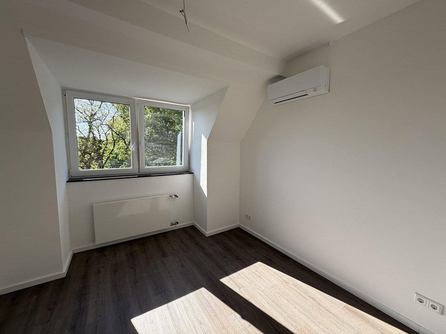 Prenájom bytu 4-izbový 105 m², Luxemburger Str.259, Köln, Severné Porýnie - Westfálsko Prenájom bytu 4-izbový 105 m², Luxemburger Str.259, Köln, Severné Porýnie - Westfálsko