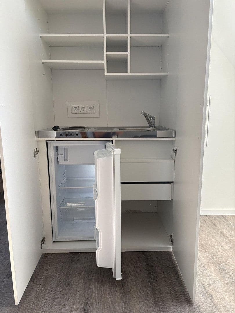 Prenájom bytu 4-izbový 105 m², Luxemburger Str.259, Köln, Severné Porýnie - Westfálsko Prenájom bytu 4-izbový 105 m², Luxemburger Str.259, Köln, Severné Porýnie - Westfálsko