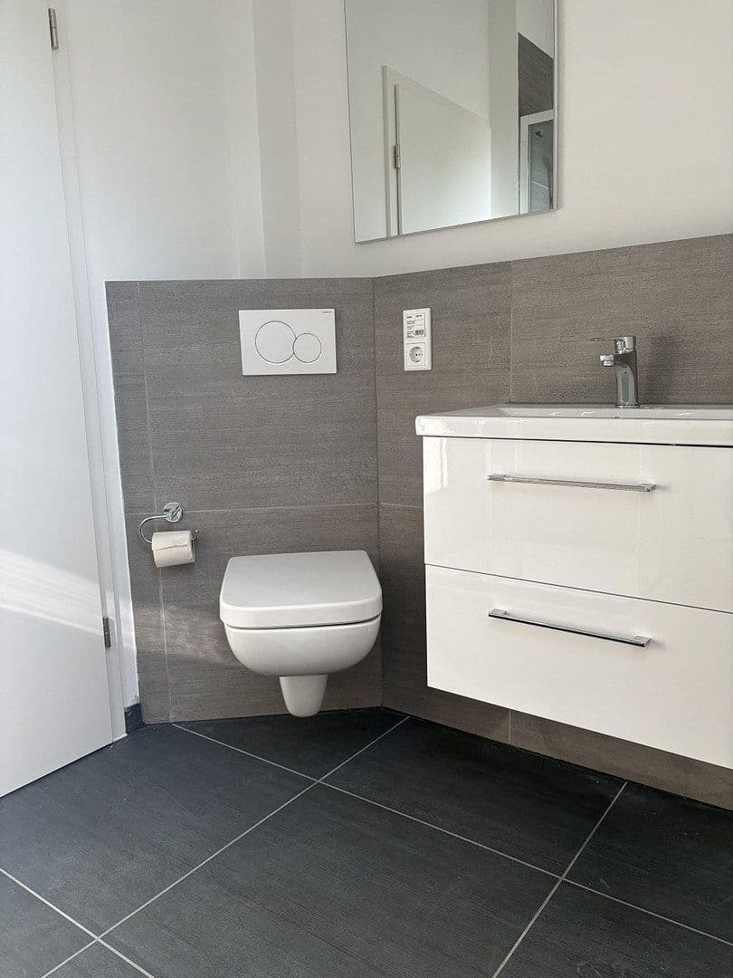 Prenájom bytu 4-izbový 105 m², Luxemburger Str.259, Köln, Severné Porýnie - Westfálsko Prenájom bytu 4-izbový 105 m², Luxemburger Str.259, Köln, Severné Porýnie - Westfálsko