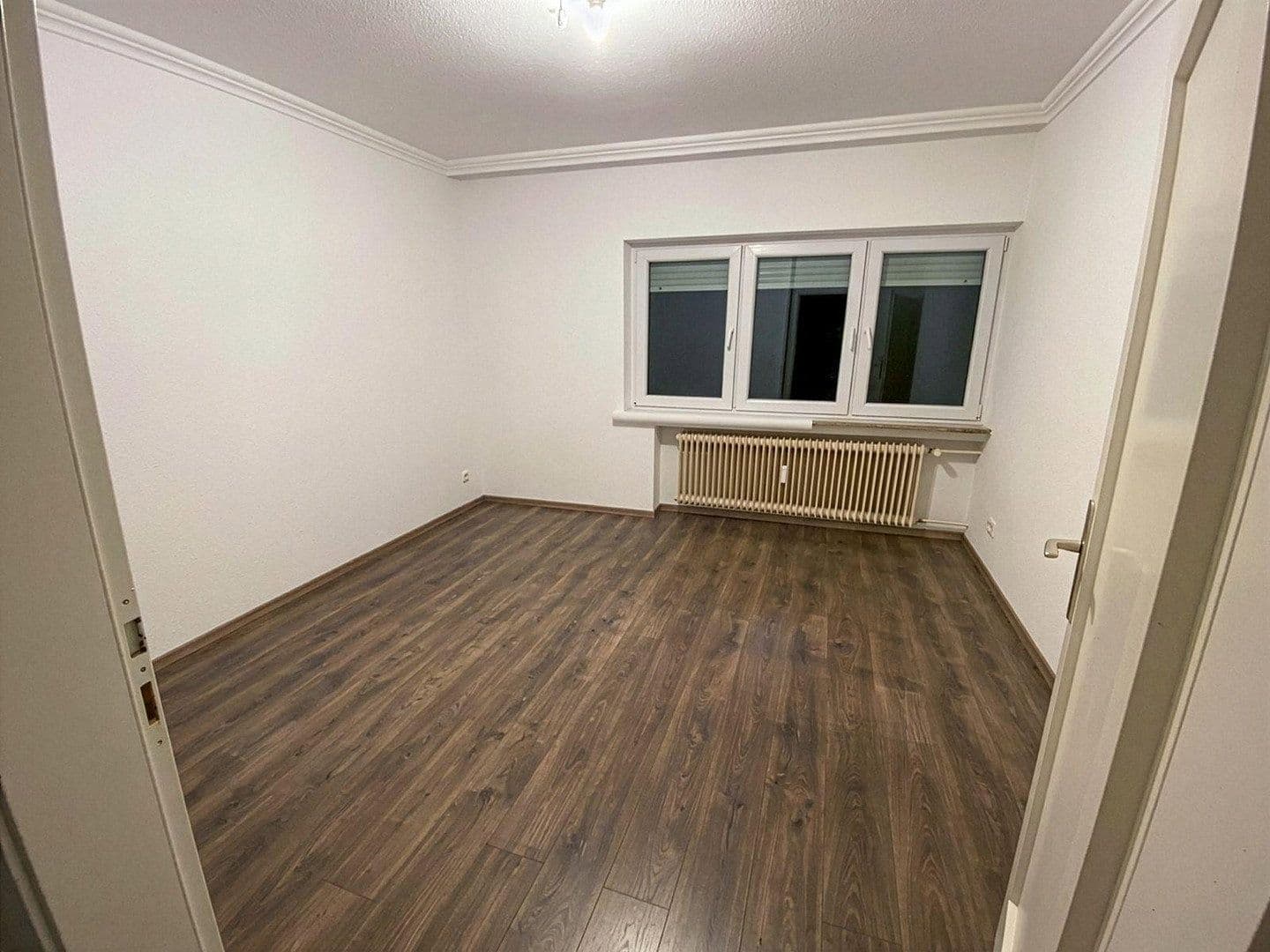 Prenájom bytu 4-izbový 100 m², Rennbaumstr. 114, Leverkusen, Severné Porýnie - Westfálsko Prenájom bytu 4-izbový 100 m², Rennbaumstr. 114, Leverkusen, Severné Porýnie - Westfálsko