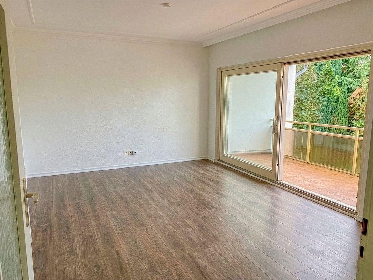 Prenájom bytu 4-izbový 100 m², Rennbaumstr. 114, Leverkusen, Severné Porýnie - Westfálsko Prenájom bytu 4-izbový 100 m², Rennbaumstr. 114, Leverkusen, Severné Porýnie - Westfálsko