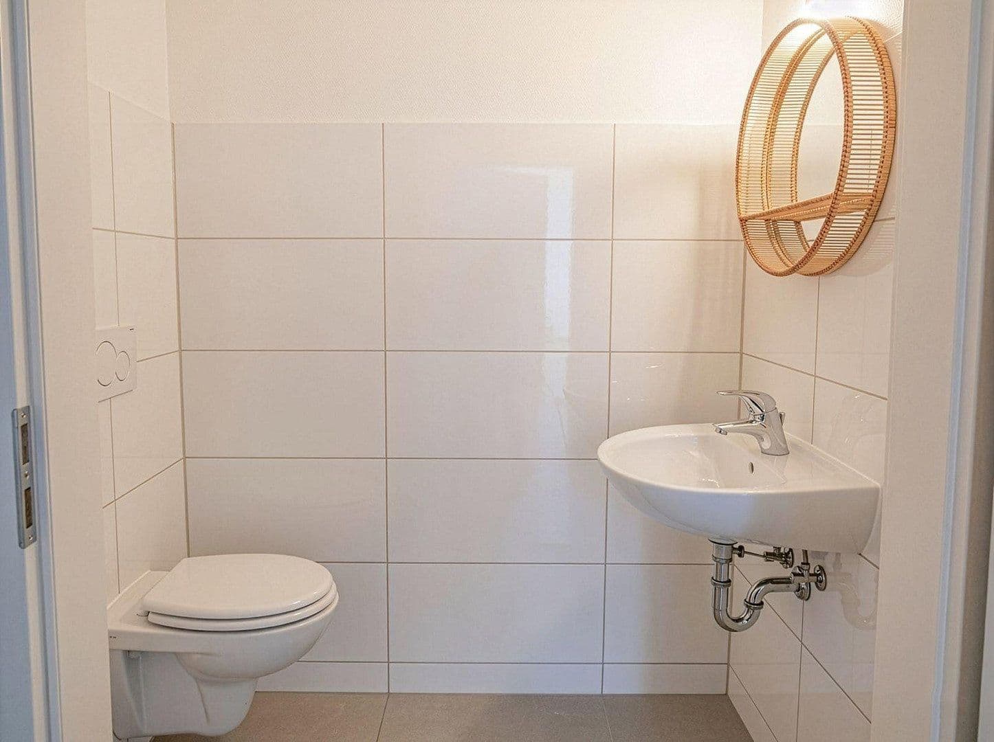Prenájom bytu 4-izbový 100 m², Rennbaumstr. 114, Leverkusen, Severné Porýnie - Westfálsko Prenájom bytu 4-izbový 100 m², Rennbaumstr. 114, Leverkusen, Severné Porýnie - Westfálsko