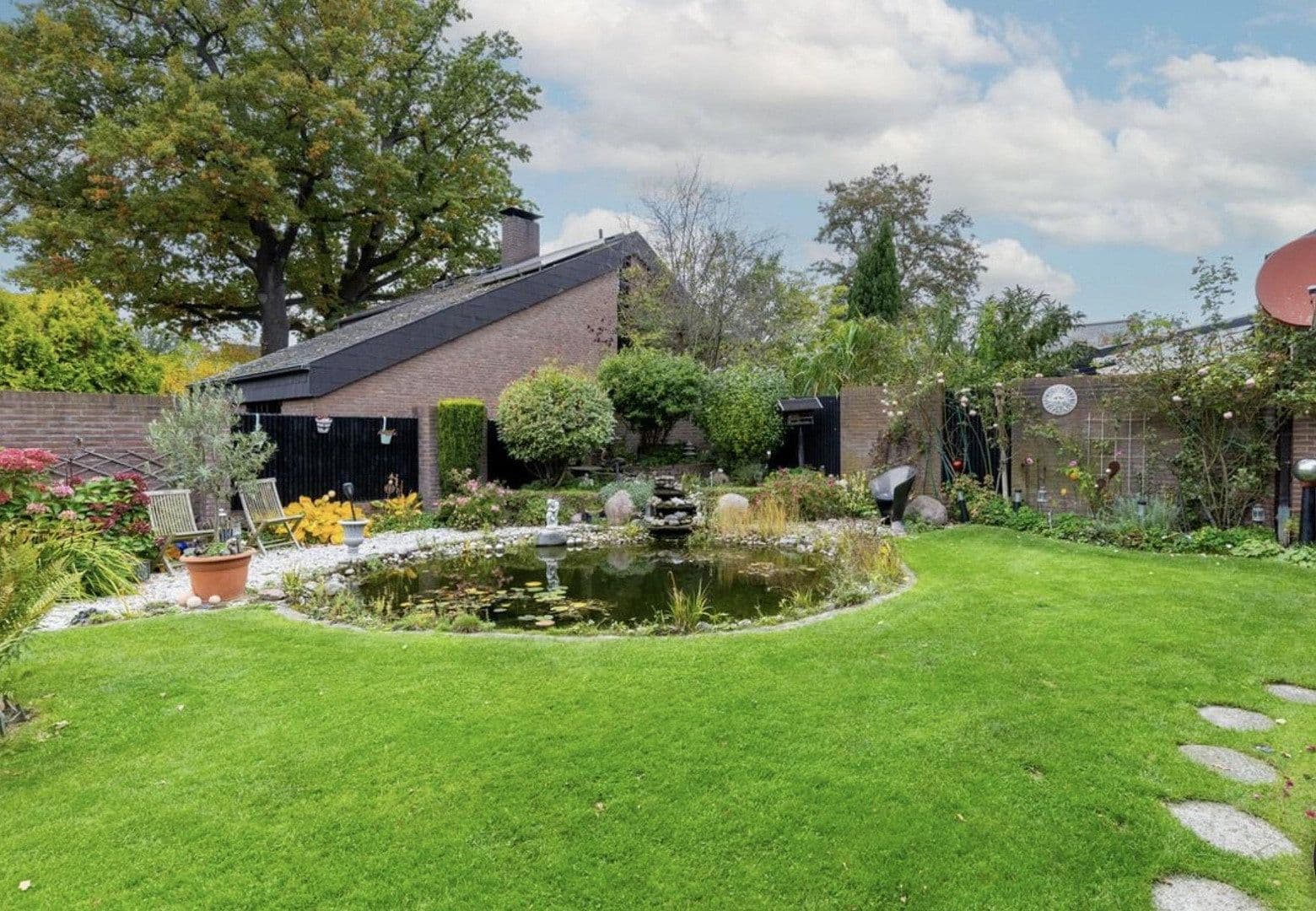 Predaj domu 226 m², pozemek 595 m², Langenhagen, Dolné Sasko Predaj domu 226 m², pozemek 595 m², Langenhagen, Dolné Sasko