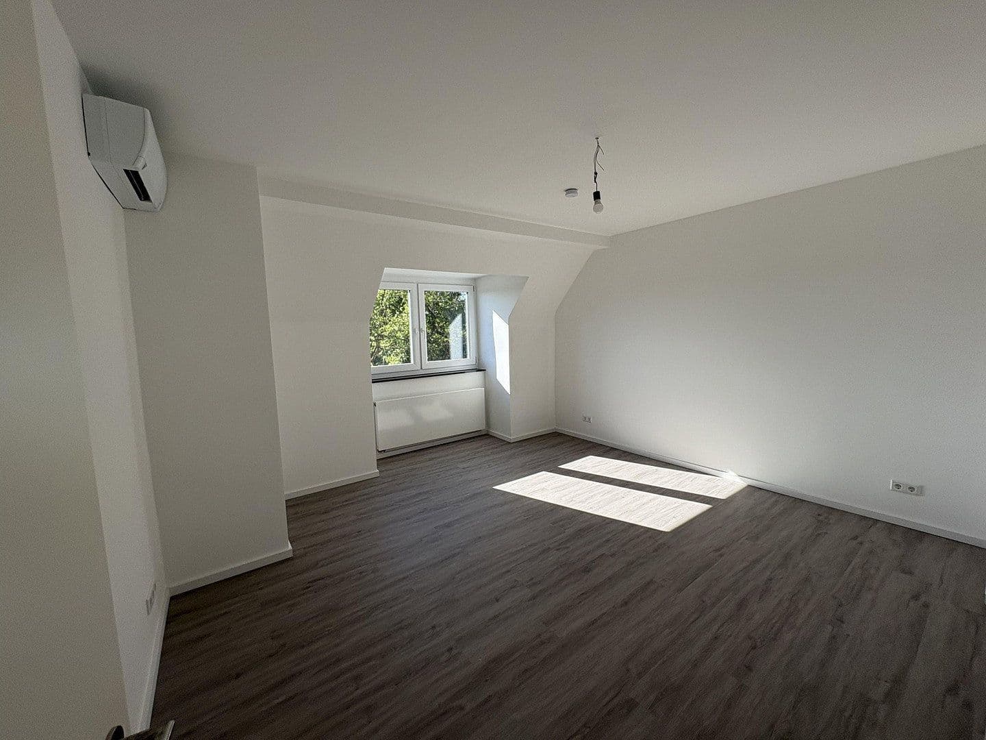 Prenájom bytu 5-izbový 132 m², Luxemburger Str. 257, Köln, Severné Porýnie - Westfálsko Prenájom bytu 5-izbový 132 m², Luxemburger Str. 257, Köln, Severné Porýnie - Westfálsko