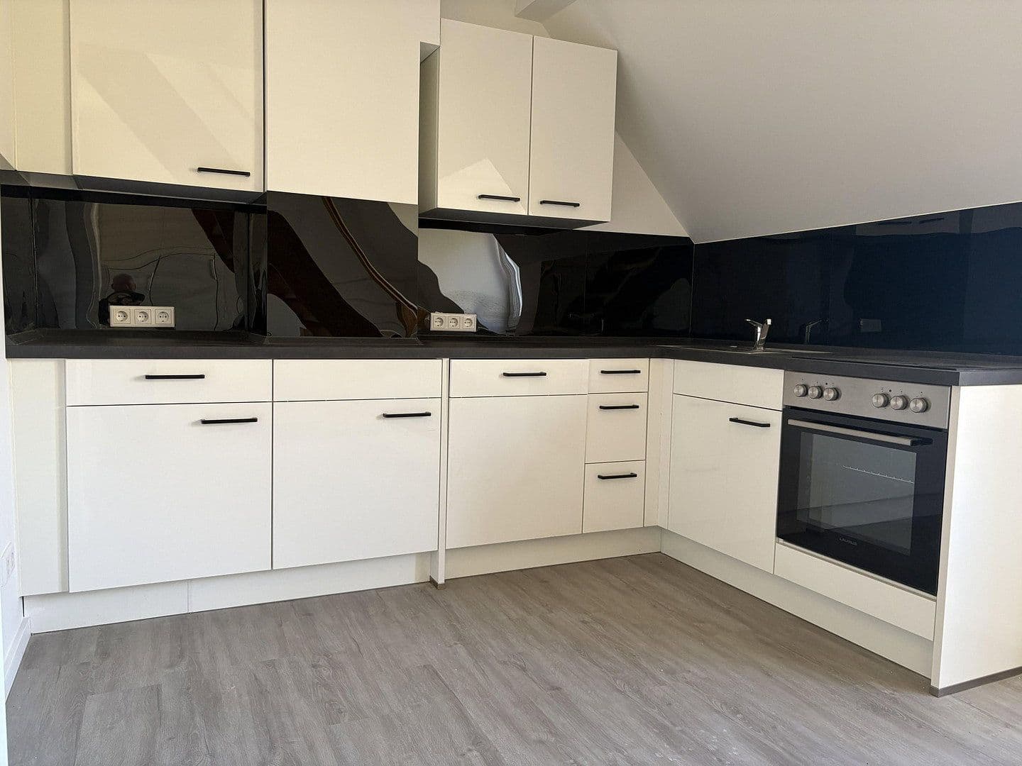 Prenájom bytu 5-izbový 132 m², Luxemburger Str. 257, Köln, Severné Porýnie - Westfálsko Prenájom bytu 5-izbový 132 m², Luxemburger Str. 257, Köln, Severné Porýnie - Westfálsko