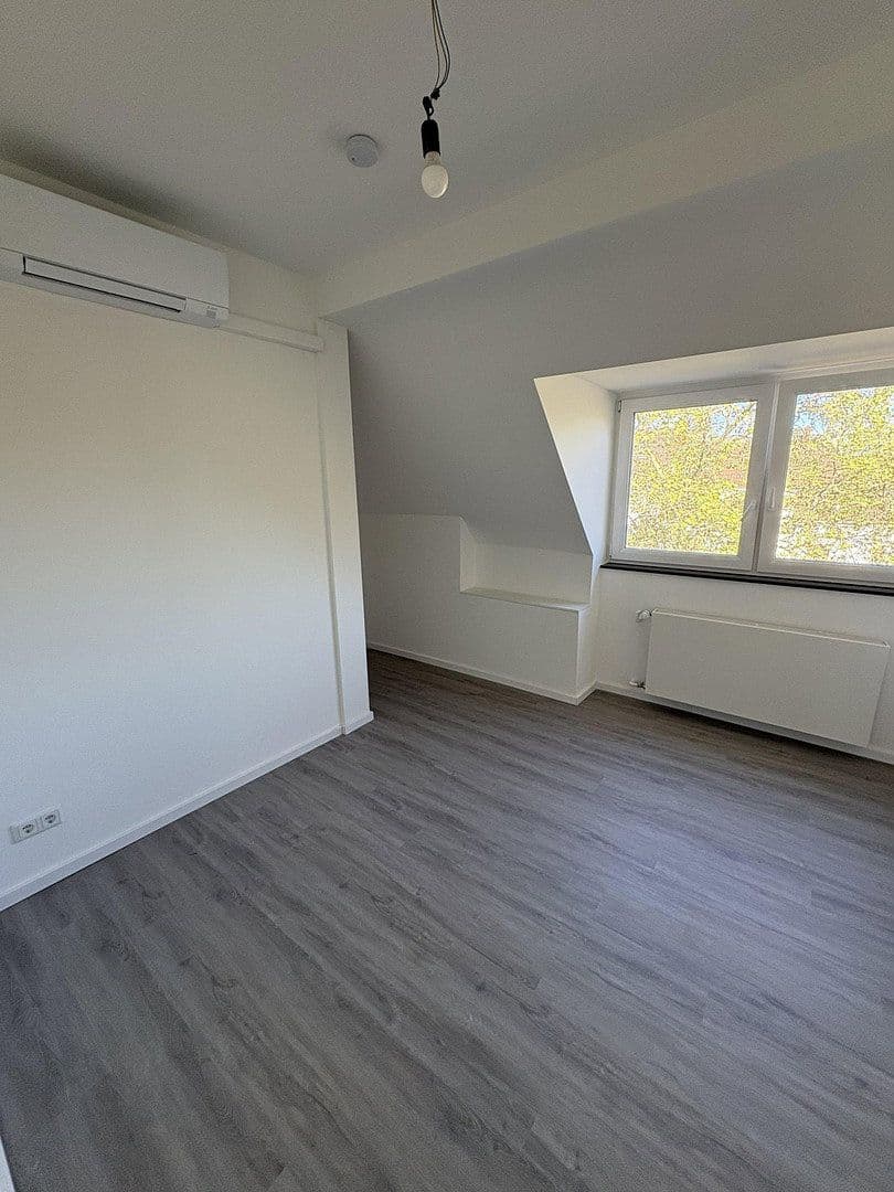 Prenájom bytu 5-izbový 132 m², Luxemburger Str. 257, Köln, Severné Porýnie - Westfálsko Prenájom bytu 5-izbový 132 m², Luxemburger Str. 257, Köln, Severné Porýnie - Westfálsko