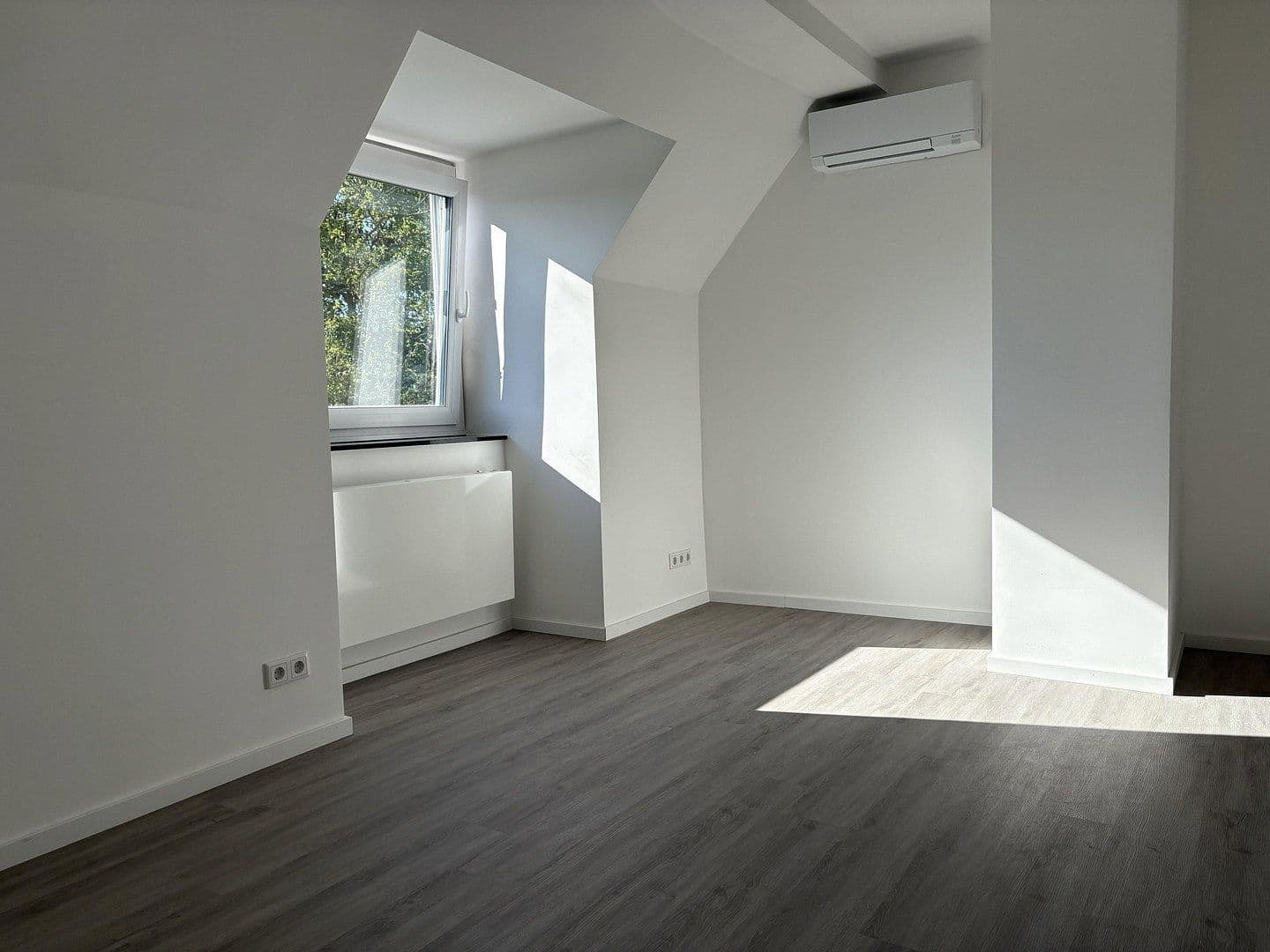 Prenájom bytu 5-izbový 132 m², Luxemburger Str. 257, Köln, Severné Porýnie - Westfálsko Prenájom bytu 5-izbový 132 m², Luxemburger Str. 257, Köln, Severné Porýnie - Westfálsko