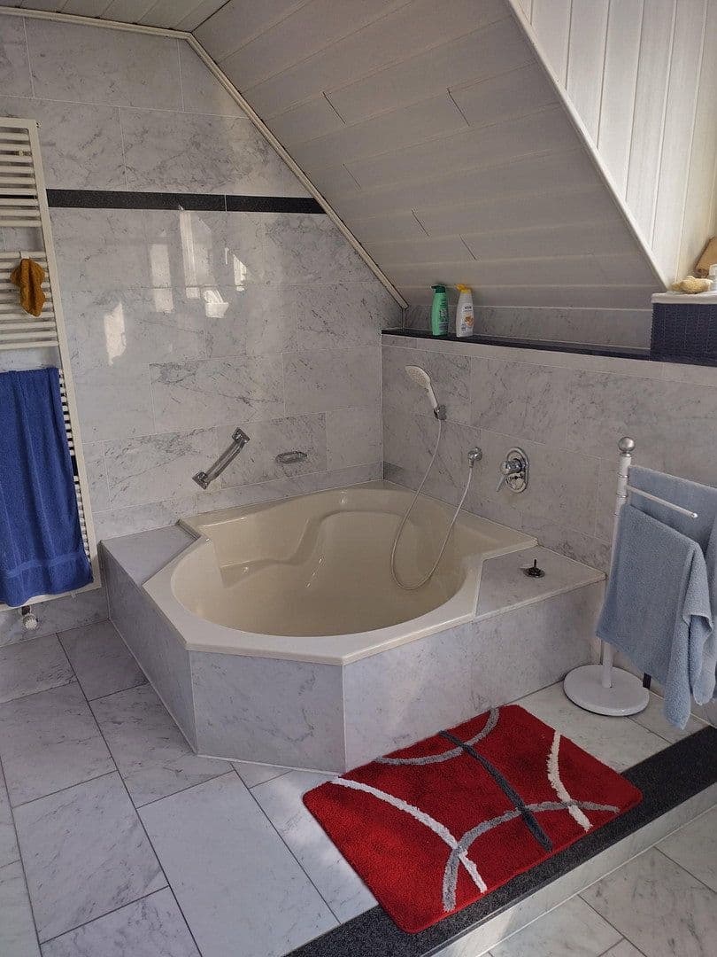 Predaj domu 368 m², pozemek 1.402 m², Hohlweg 8, Nettetal, Severné Porýnie - Westfálsko Predaj domu 368 m², pozemek 1.402 m², Hohlweg 8, Nettetal, Severné Porýnie - Westfálsko