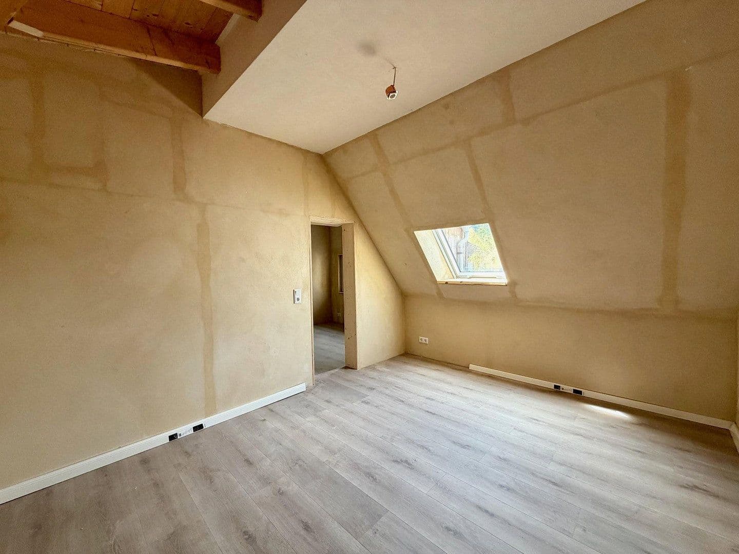 Predaj domu 208 m², pozemek 474 m², Albertshofen, Bavorsko Predaj domu 208 m², pozemek 474 m², Albertshofen, Bavorsko