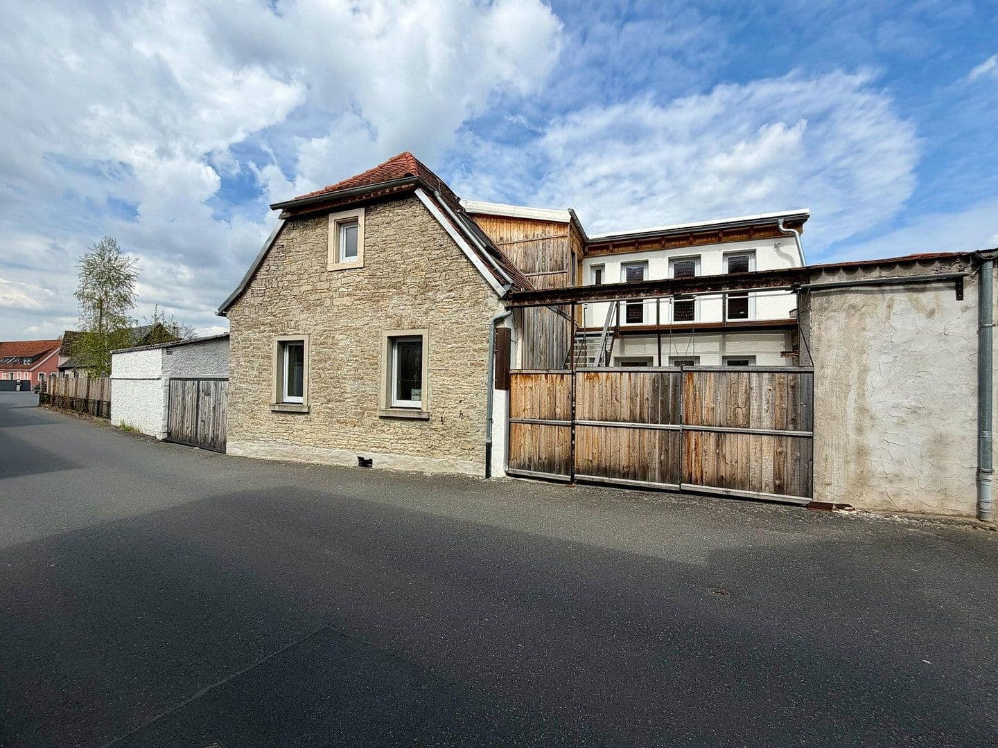 Predaj domu 208 m², pozemek 474 m², Albertshofen, Bavorsko Predaj domu 208 m², pozemek 474 m², Albertshofen, Bavorsko