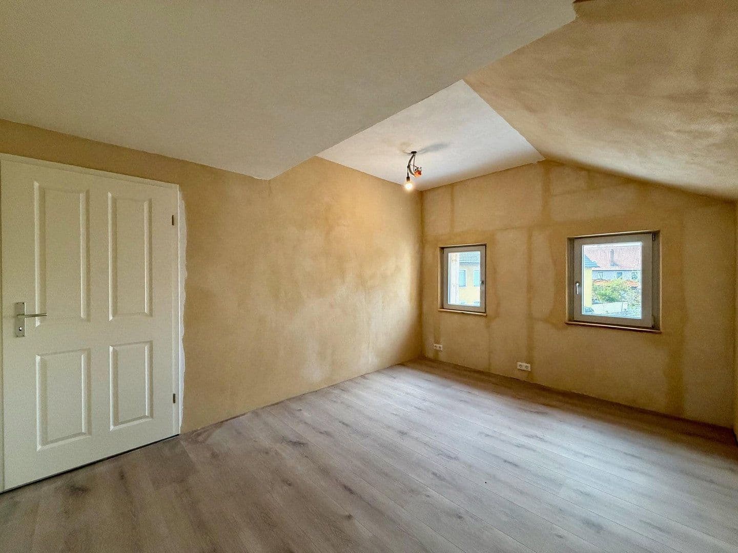 Predaj domu 208 m², pozemek 474 m², Albertshofen, Bavorsko Predaj domu 208 m², pozemek 474 m², Albertshofen, Bavorsko