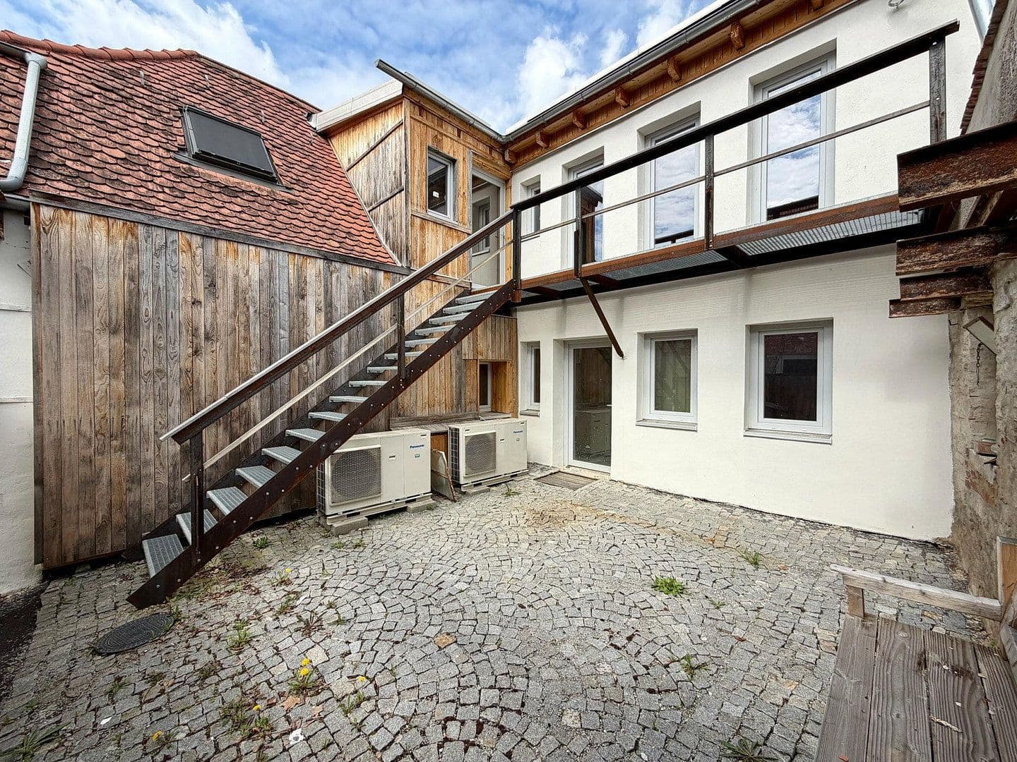 Predaj domu 208 m², pozemek 474 m², Albertshofen, Bavorsko Predaj domu 208 m², pozemek 474 m², Albertshofen, Bavorsko