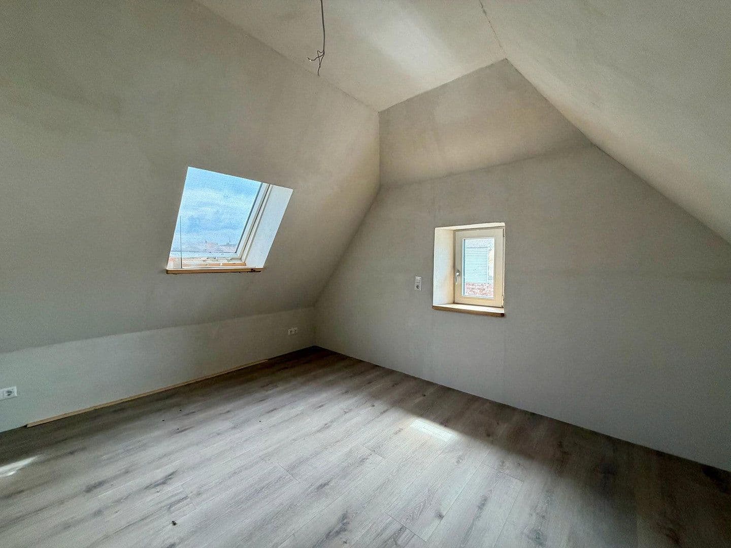 Predaj domu 208 m², pozemek 474 m², Albertshofen, Bavorsko Predaj domu 208 m², pozemek 474 m², Albertshofen, Bavorsko