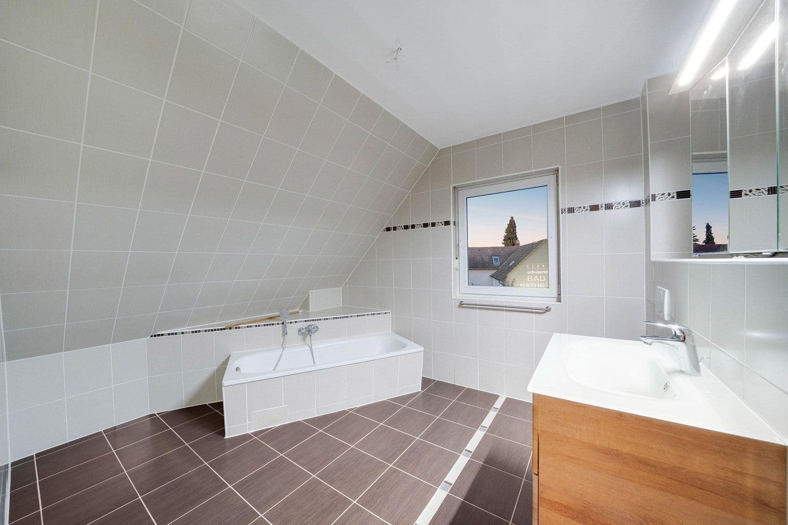 Predaj domu 142 m², pozemek 483 m², Ingolstadt, Bavorsko Predaj domu 142 m², pozemek 483 m², Ingolstadt, Bavorsko