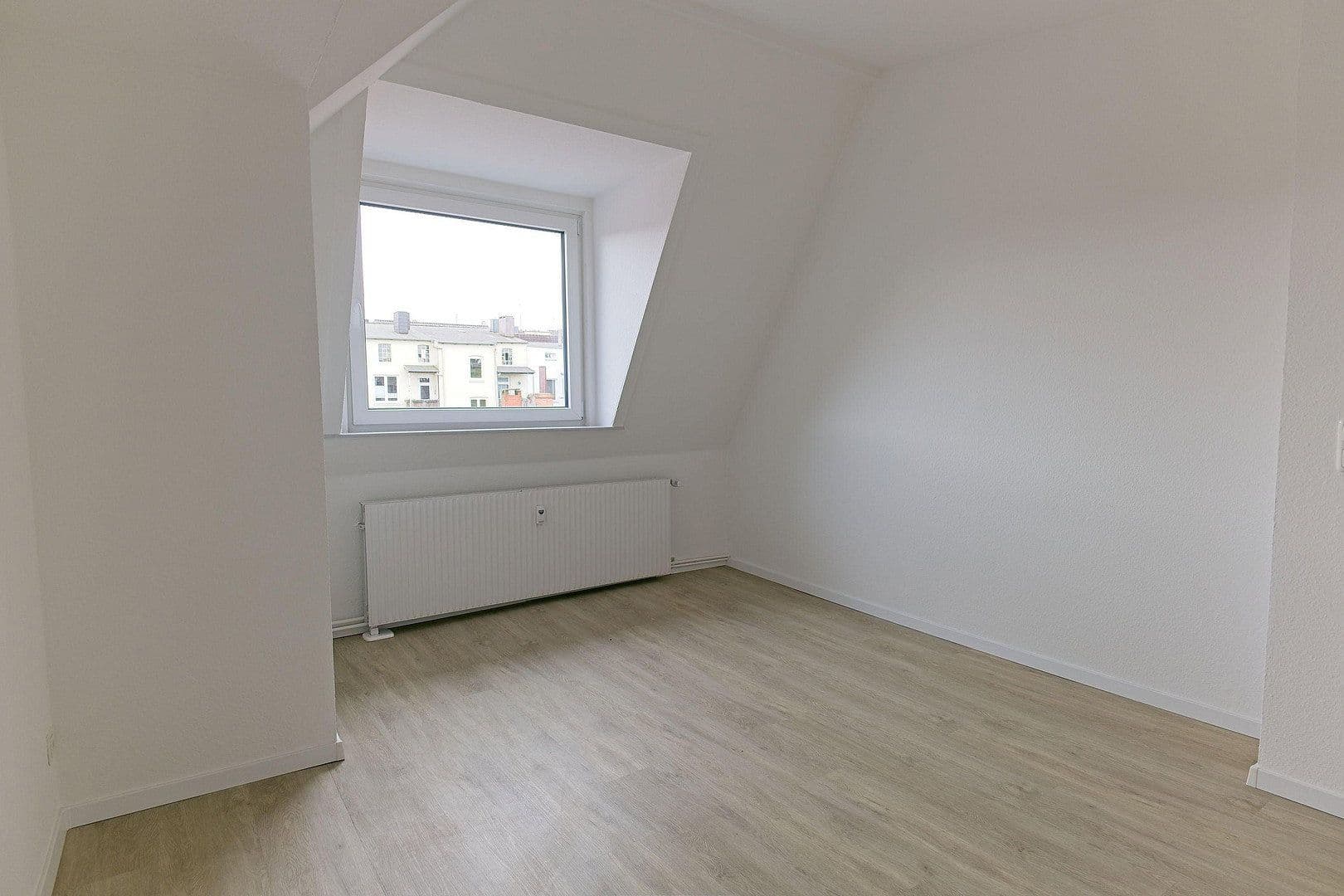 Prenájom bytu 3-izbový 70 m², Kiel, Šlezvicko-Holštajnsko Prenájom bytu 3-izbový 70 m², Kiel, Šlezvicko-Holštajnsko